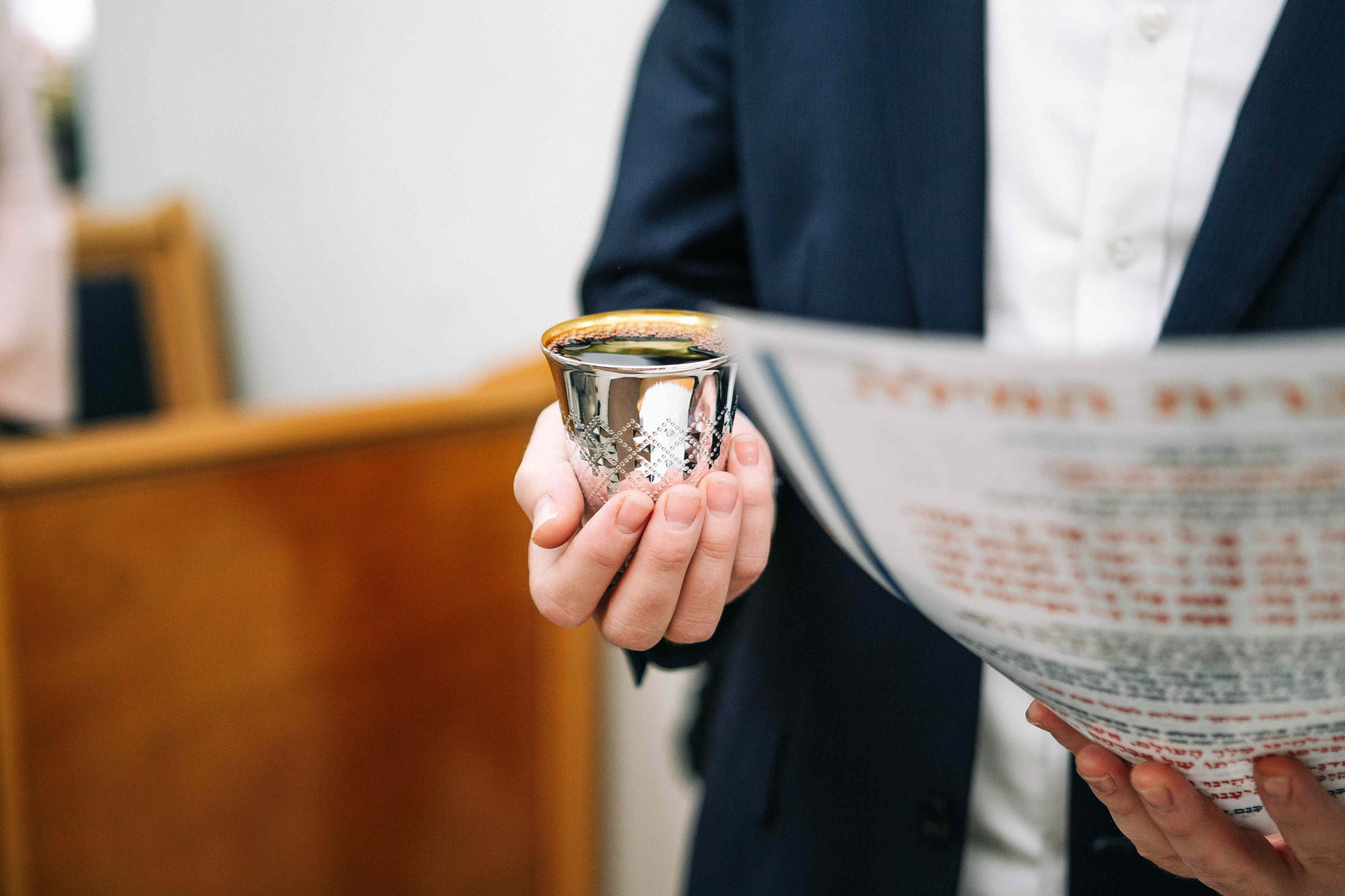 BRITH MILA IN THE SMALL SYNAGOGUE. PHOTOGRAPHER IN ISRAEL