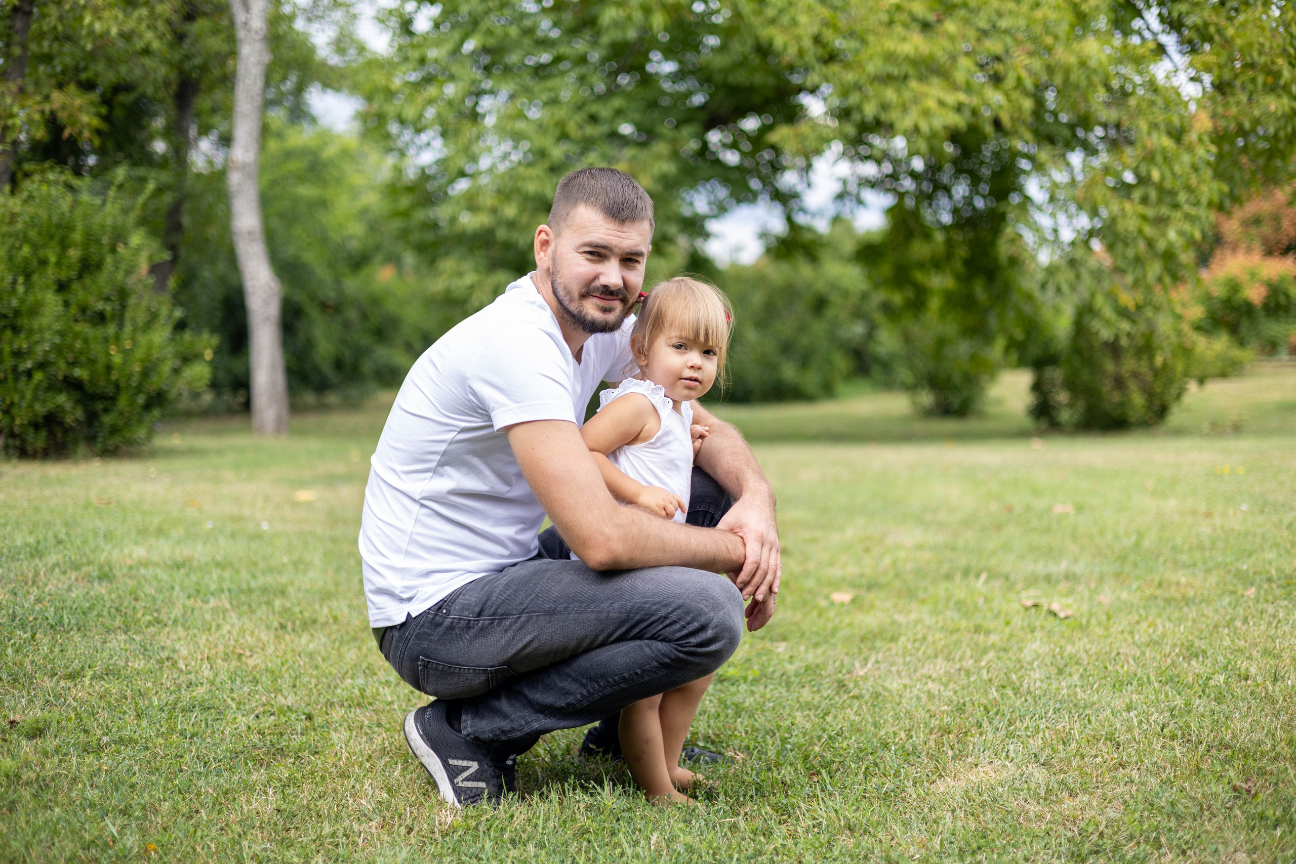 Фотосессия девочки с арбузом в зелёном парке Кишинёва. Семейный фотограф Кишиневе, Молдова Врабий Ольга