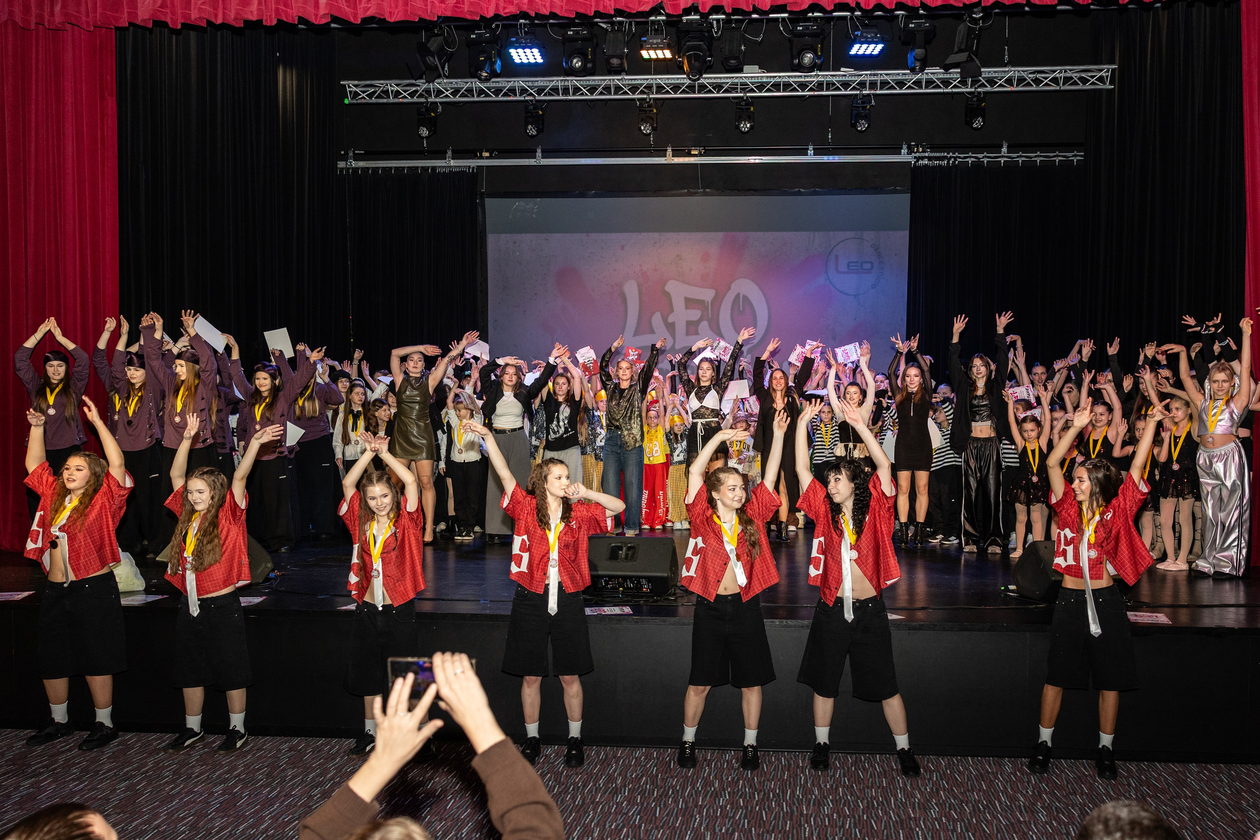 LEO DANCE SHOW WINTER 2025. Семейный и детский фотограф в Варшаве Мила Бобровская