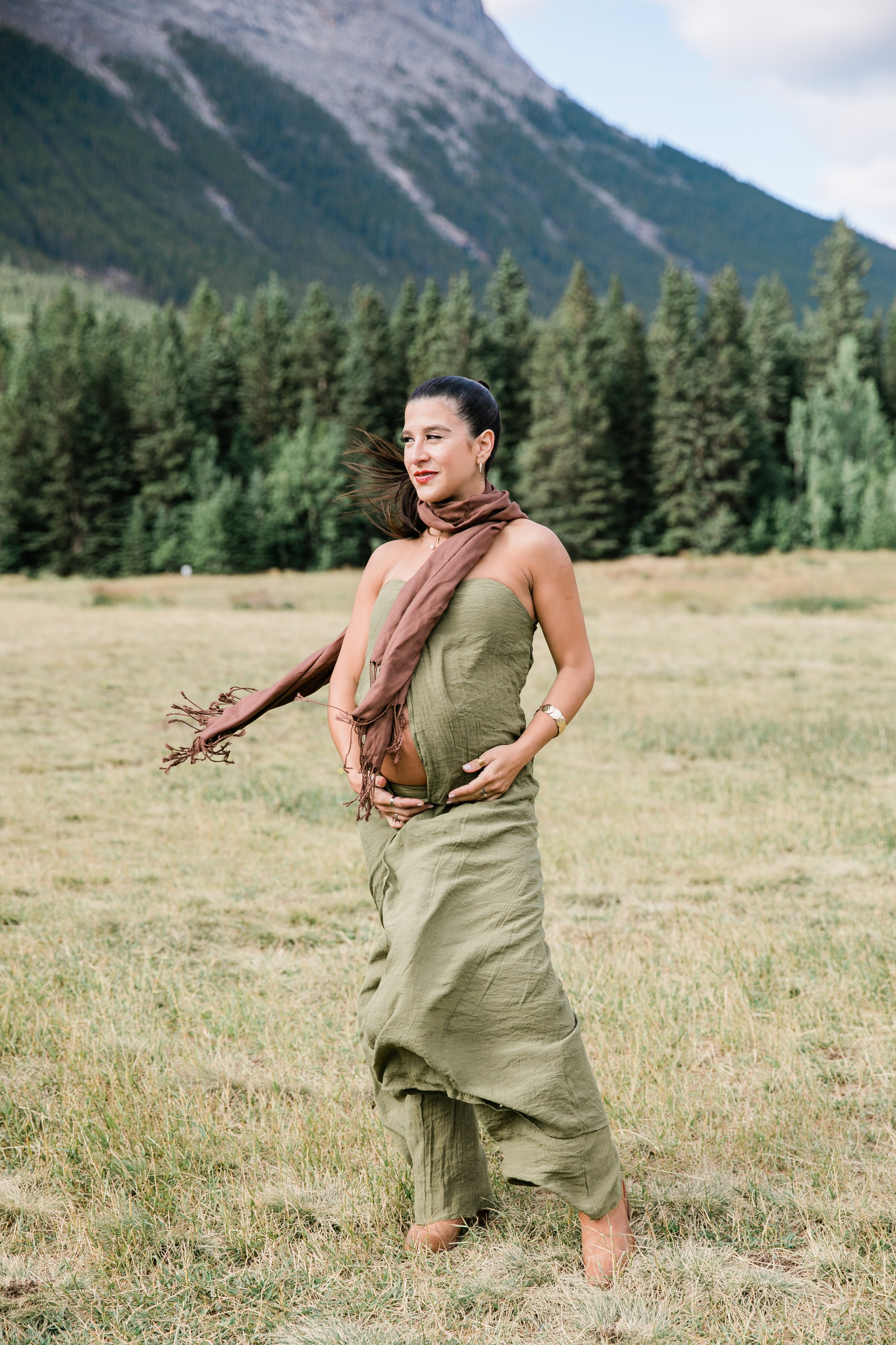 Maternity Photos — Canmore — Daniella. Fotografía accesible en Calgary