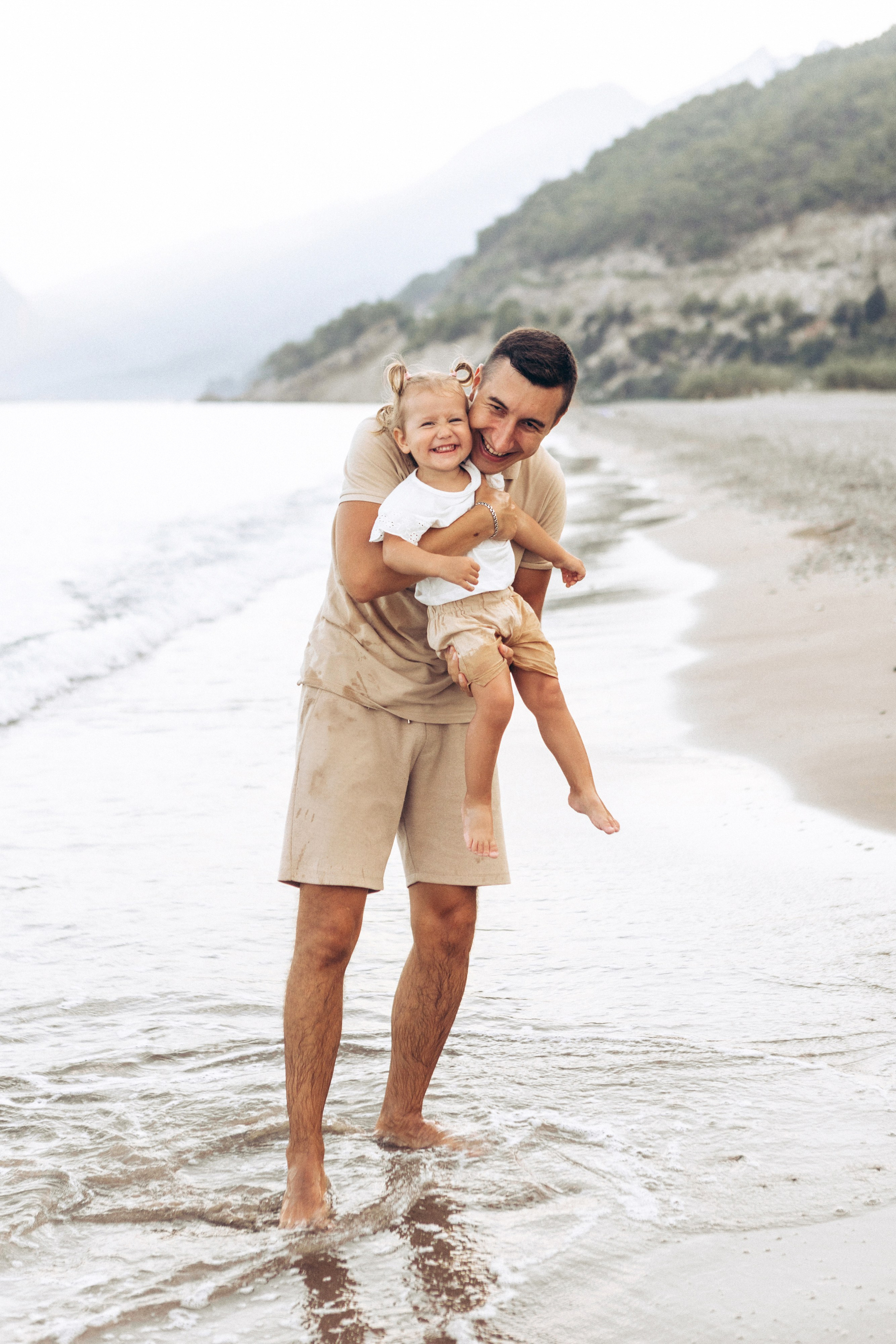 Семейная фотосессия на пляже Анталии. Фотограф в Анталии, Кемере и Белеке