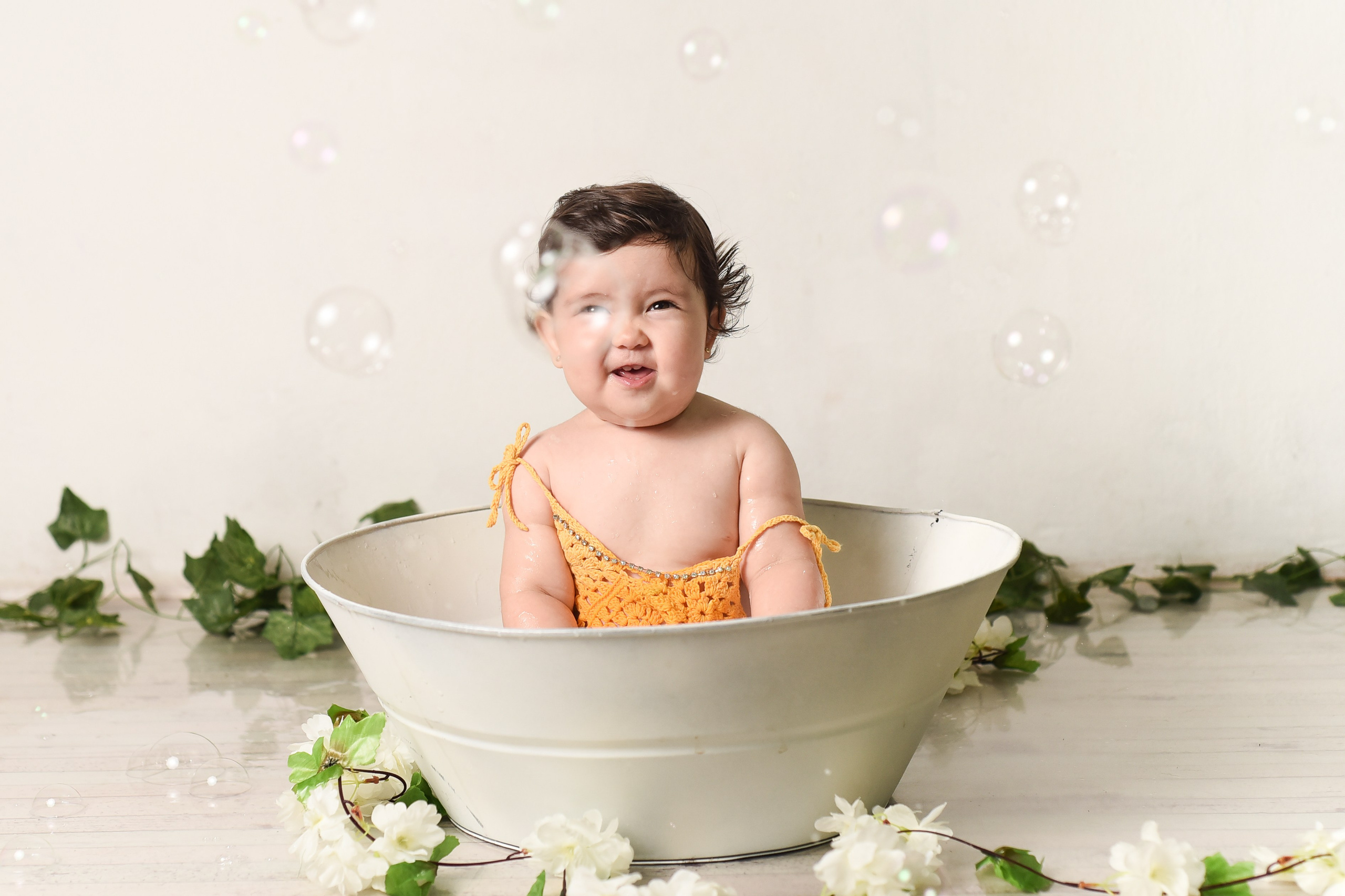 Sesión 1er añito de Juli. Temática: Abejita de Plim Plim +  Mini Sesión Navideña. Fotografo de casamiento en misiones y fotógrafo de familia  Posadas