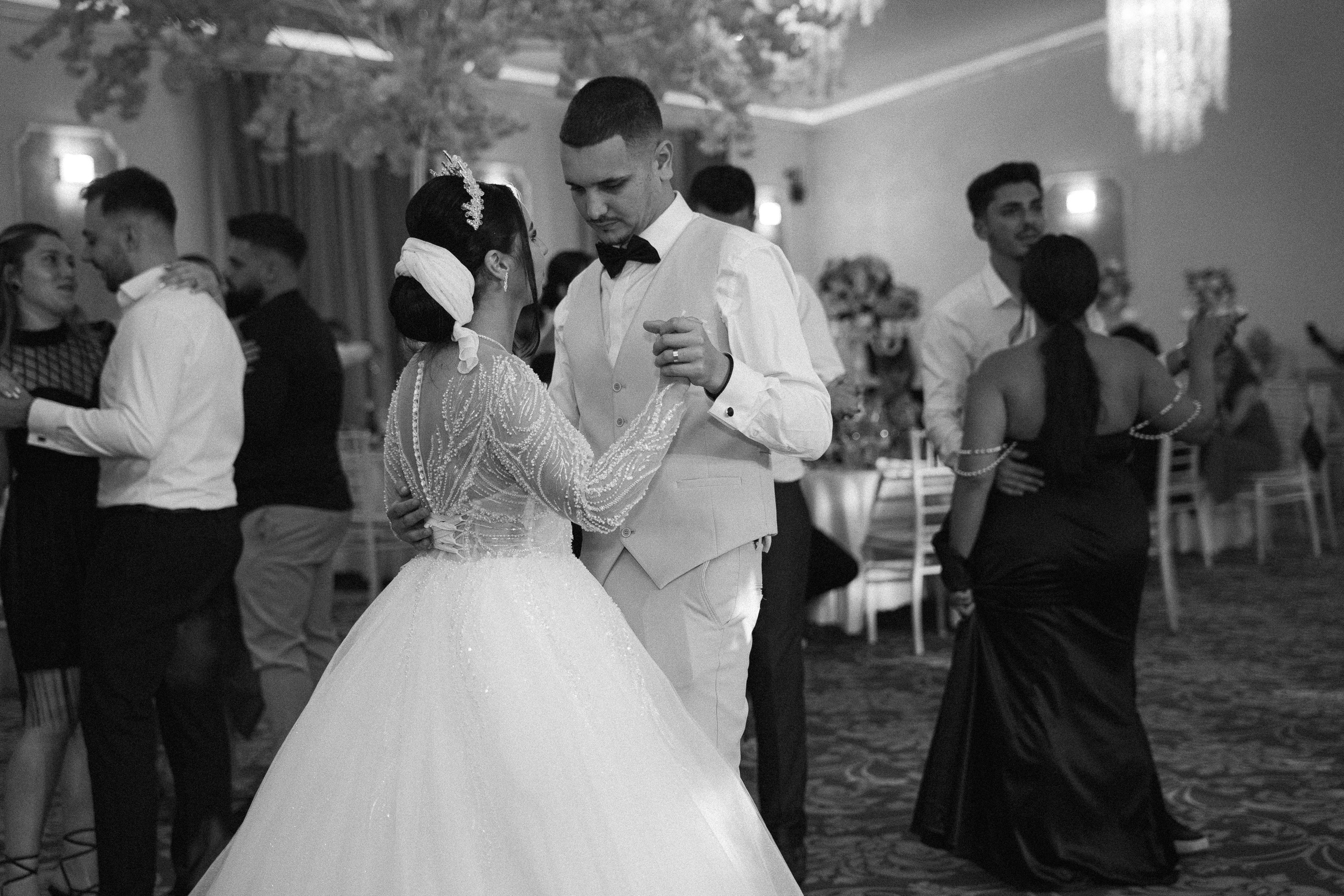 Bella & Adi. Foto Studio — Fotograf de evenimente, nunti, botezuri, portrete