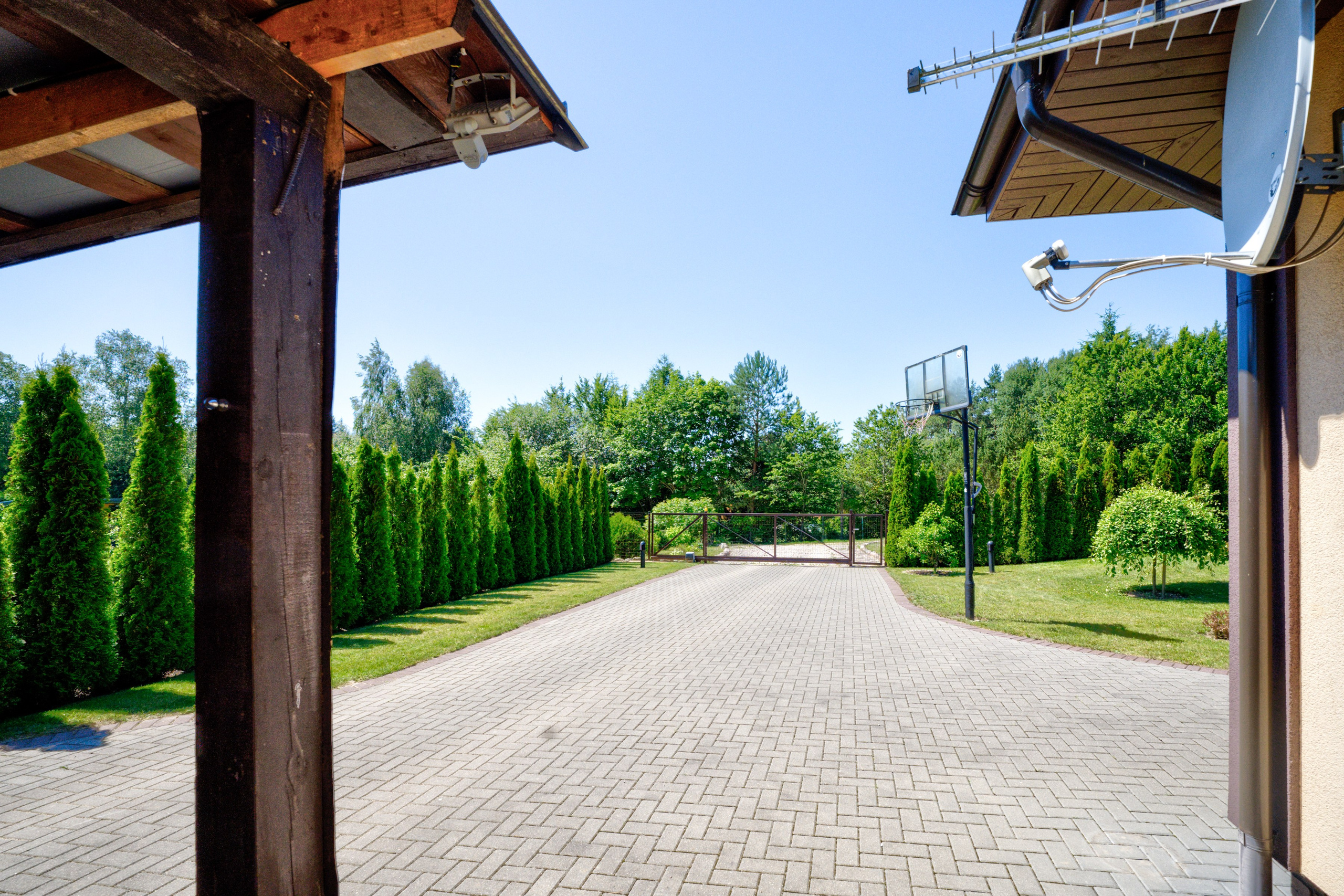 Žudiškių k. Ežero g. 70, Rešes sen. Elina Sapiega fotografė Vilniuje