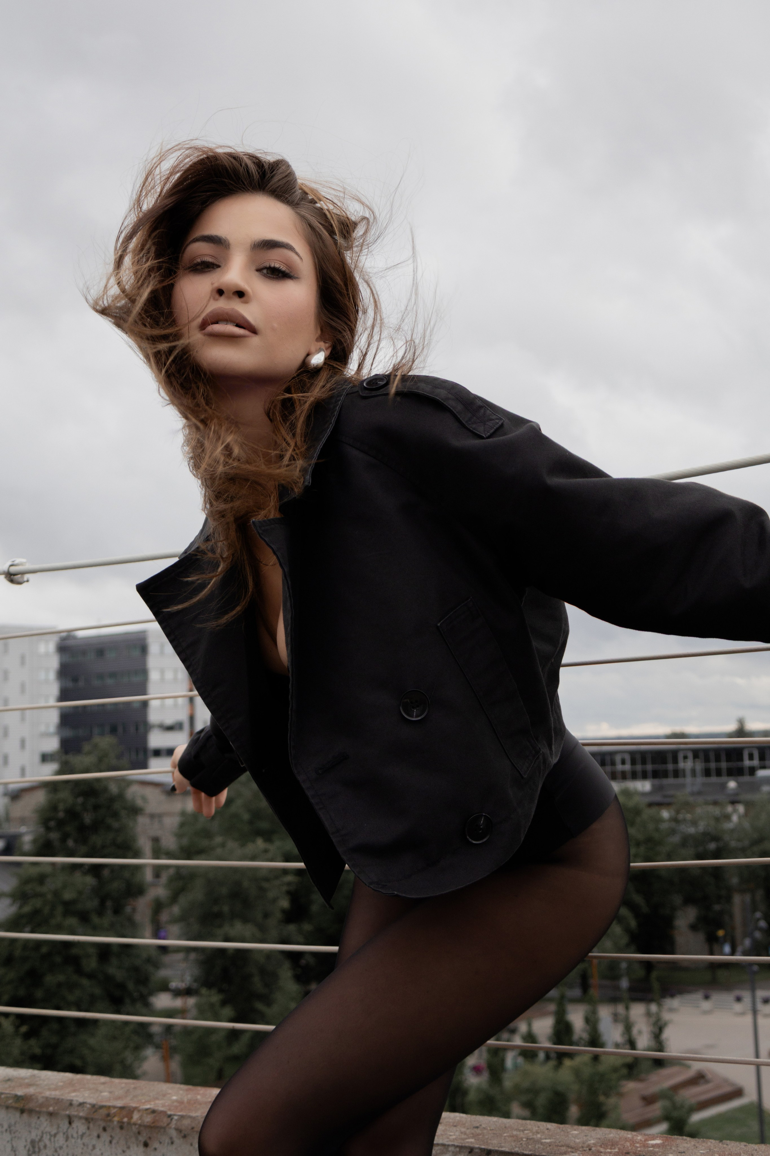 Съёмка на крыше | Городской стиль и свобода. Бренд & Женский фотограф в Таллинне / Фотограф Таллинн