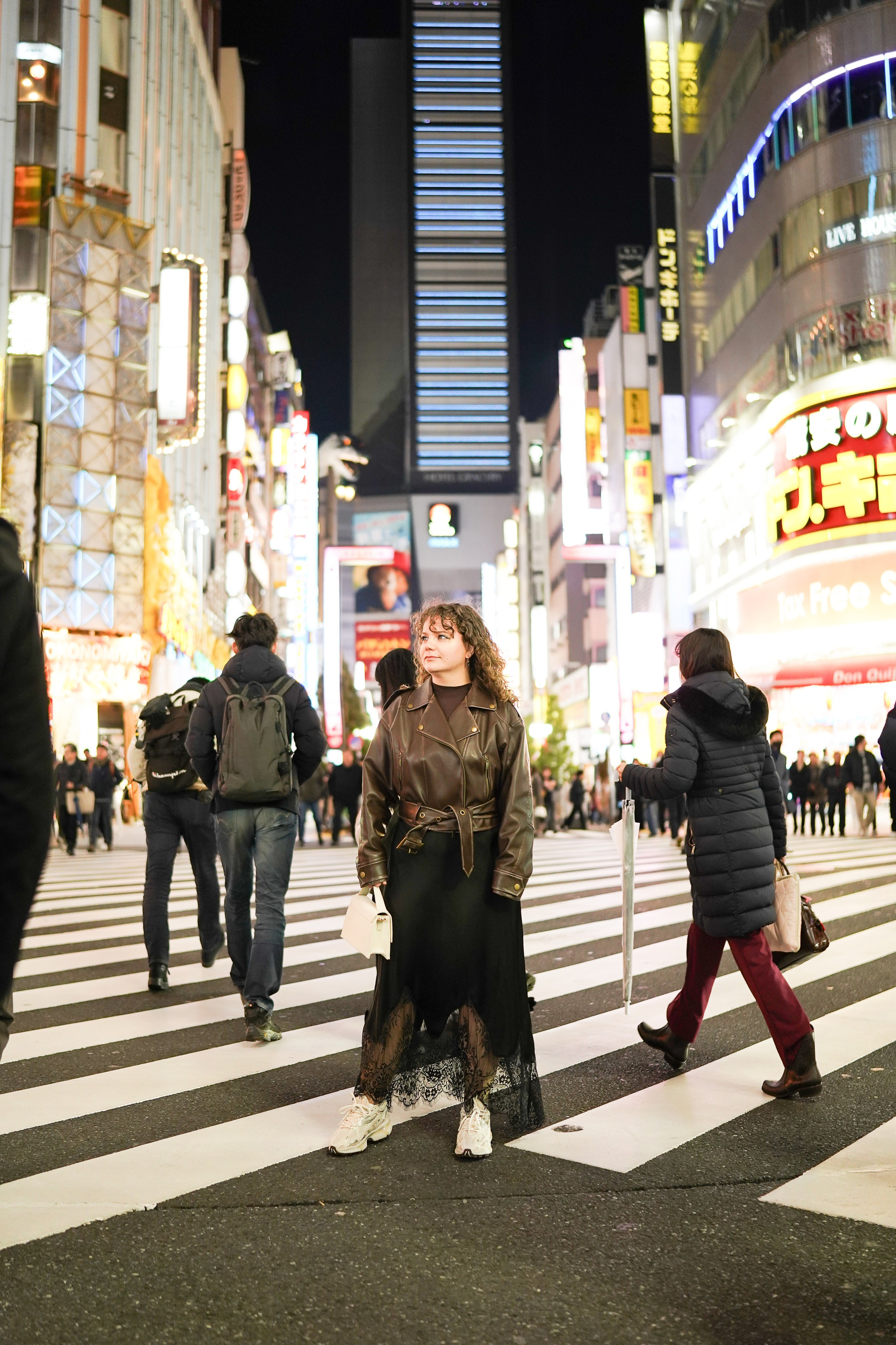 Вечерняя съёмка в Шинжуку. Фотограф в Токио Япония