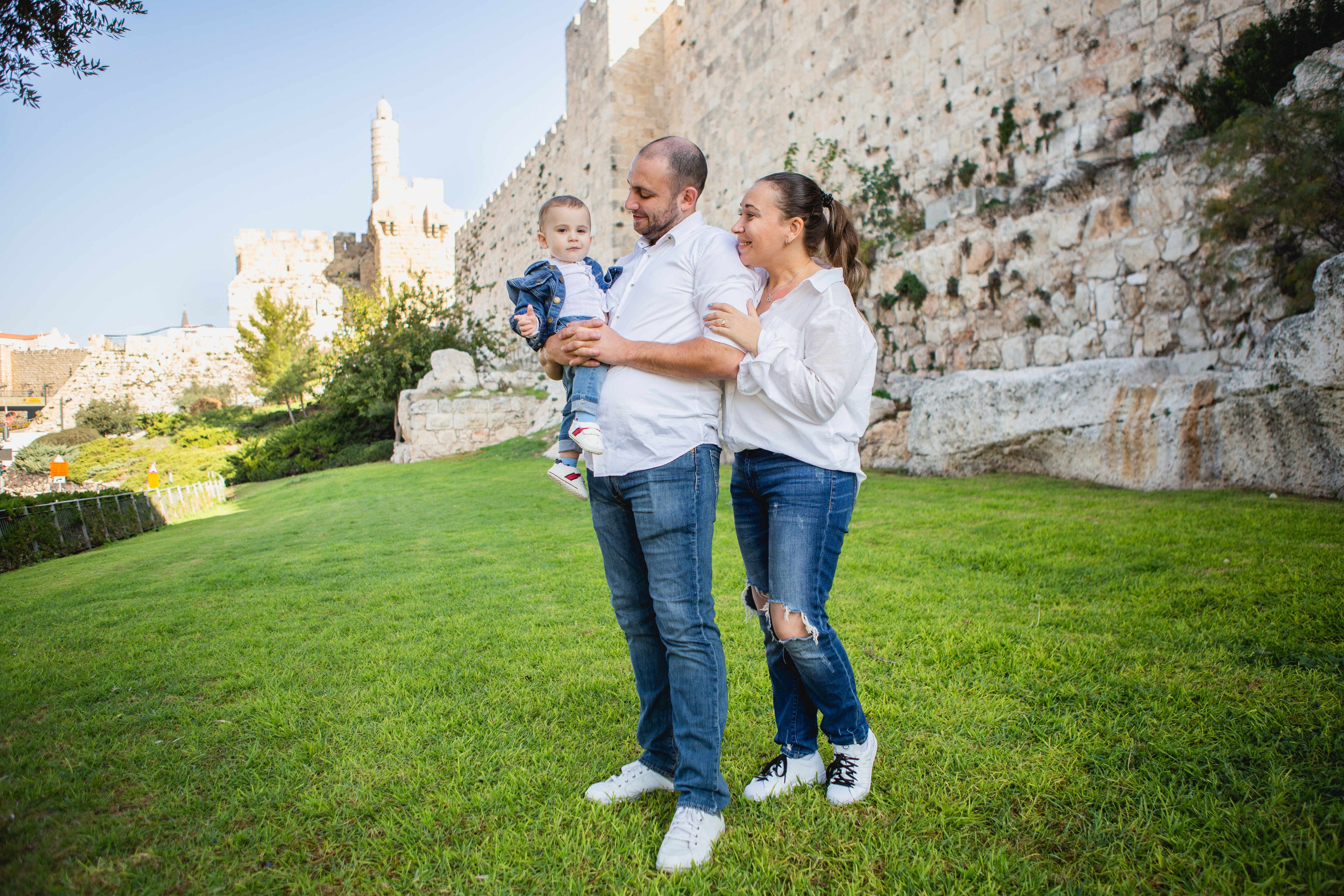 AT THE WALLS OF THE OLD CITY. PHOTOGRAPHER IN ISRAEL