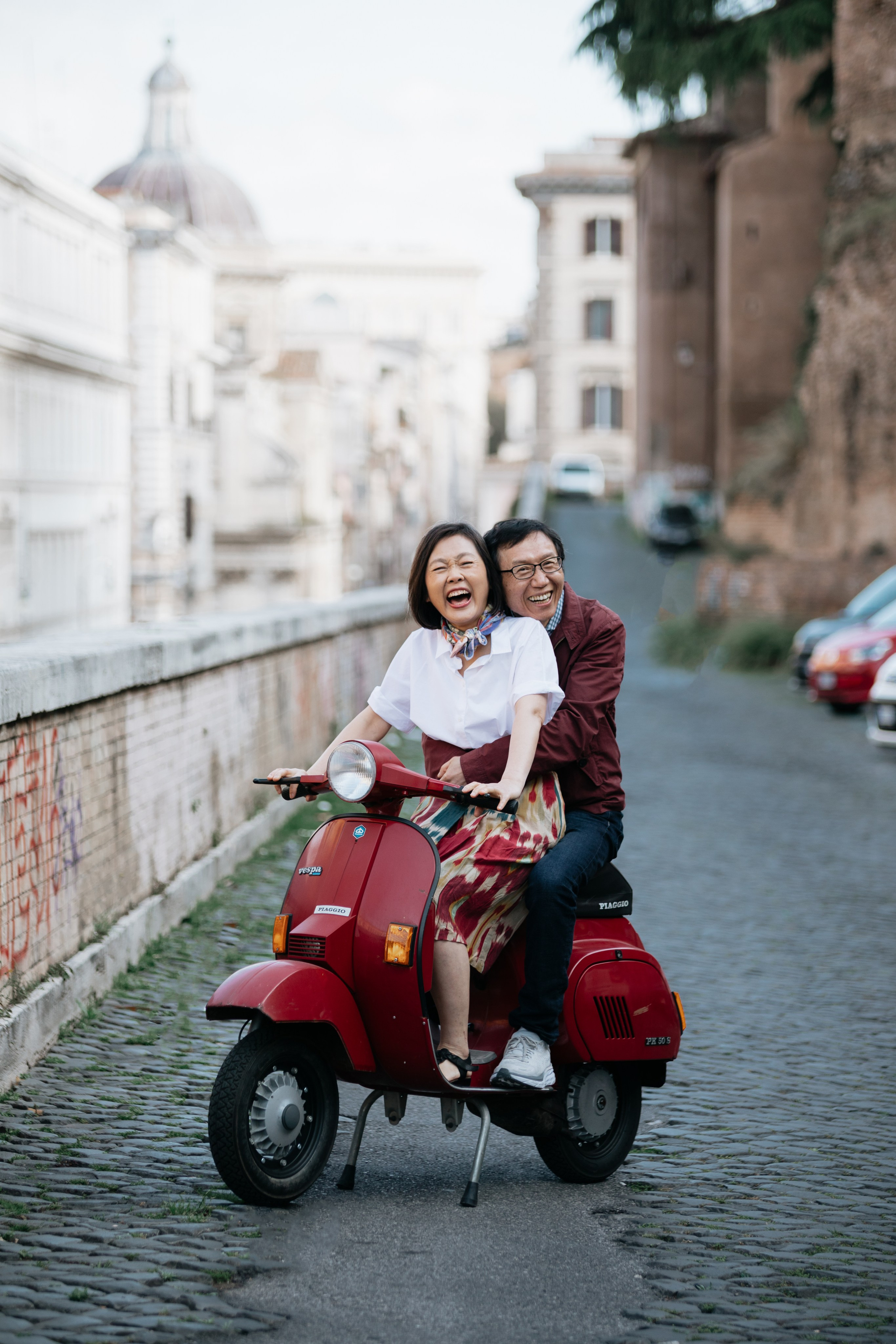 Photoshoot inspired by the iconic movie “Roman Holiday”. Photographer in Rome