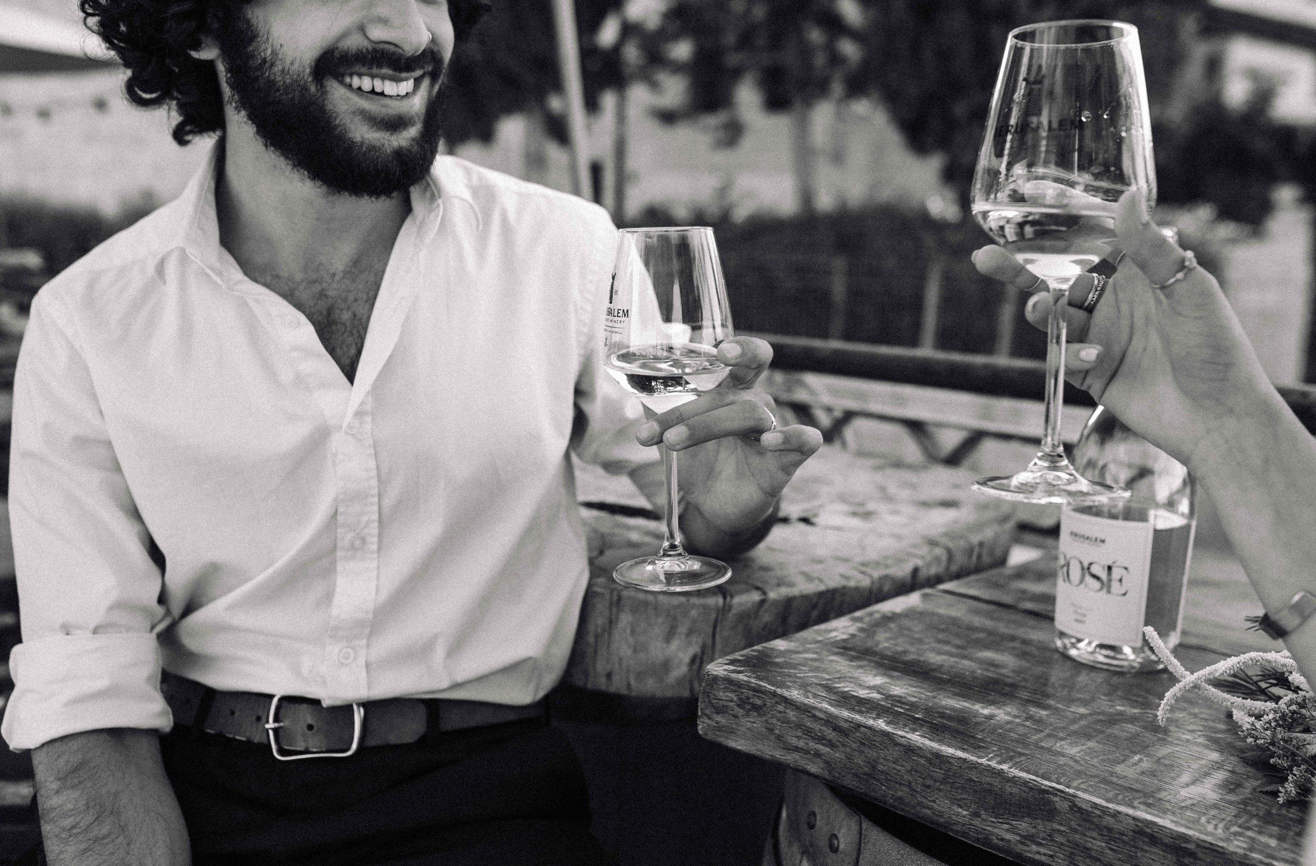 WINE AND LOVERS. PHOTOGRAPHER IN ISRAEL