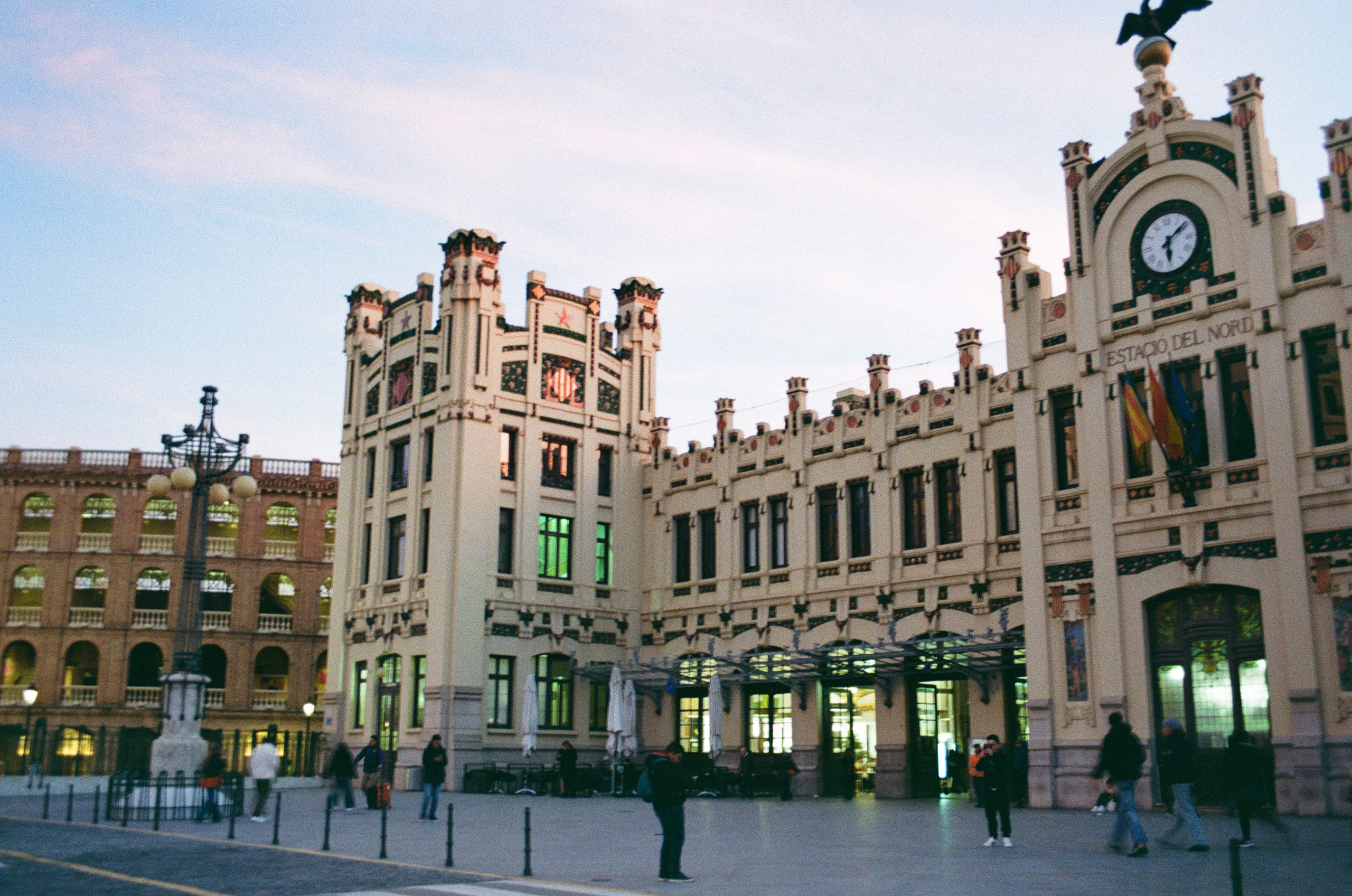 Valencia — Ein fotografischer Spaziergang durch Licht und Weite. Hochzeitsgeschichten – Professionelle Hochzeitsfotografie & Videografie in Deutschland, Italien, Spanien und ganz Europa