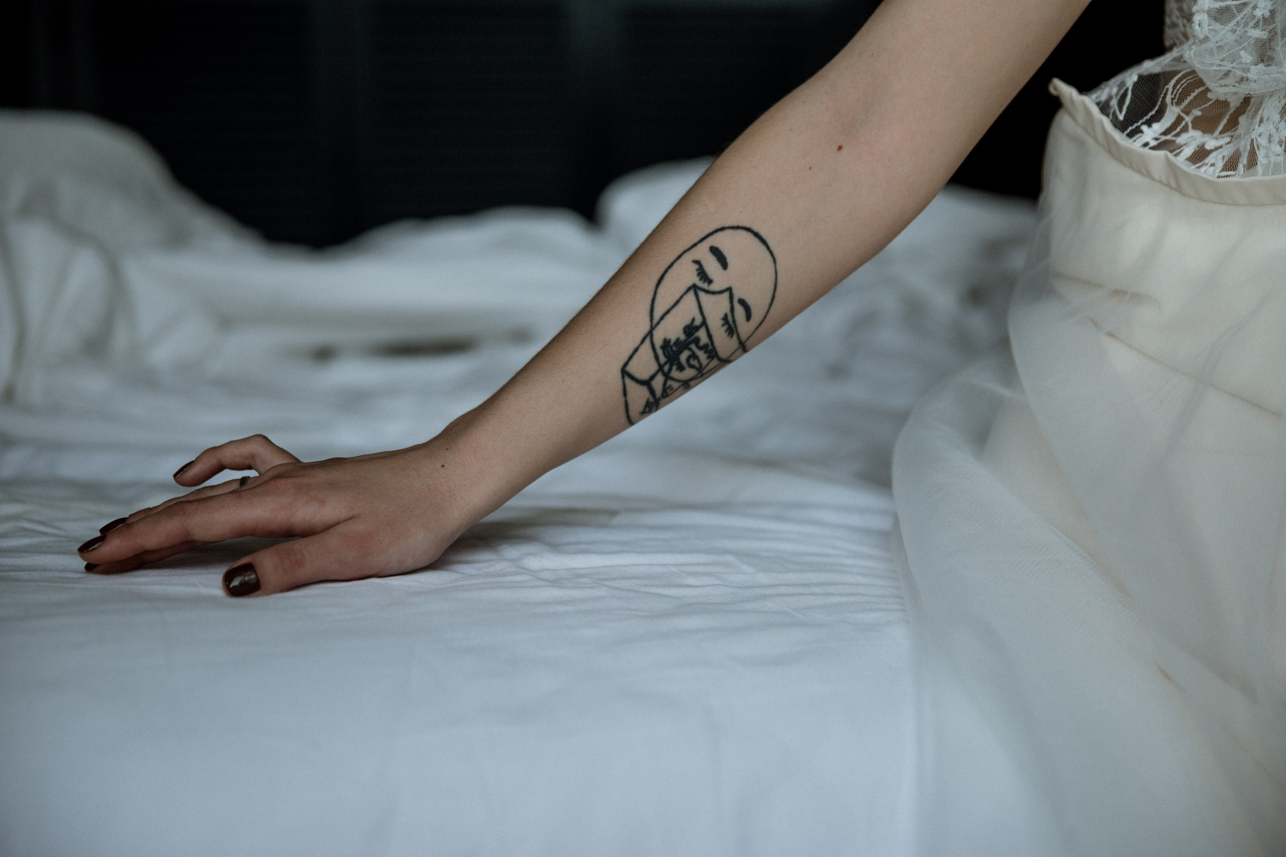 Groom and bride seaside photoshoot at sunset, destination wedding Italy