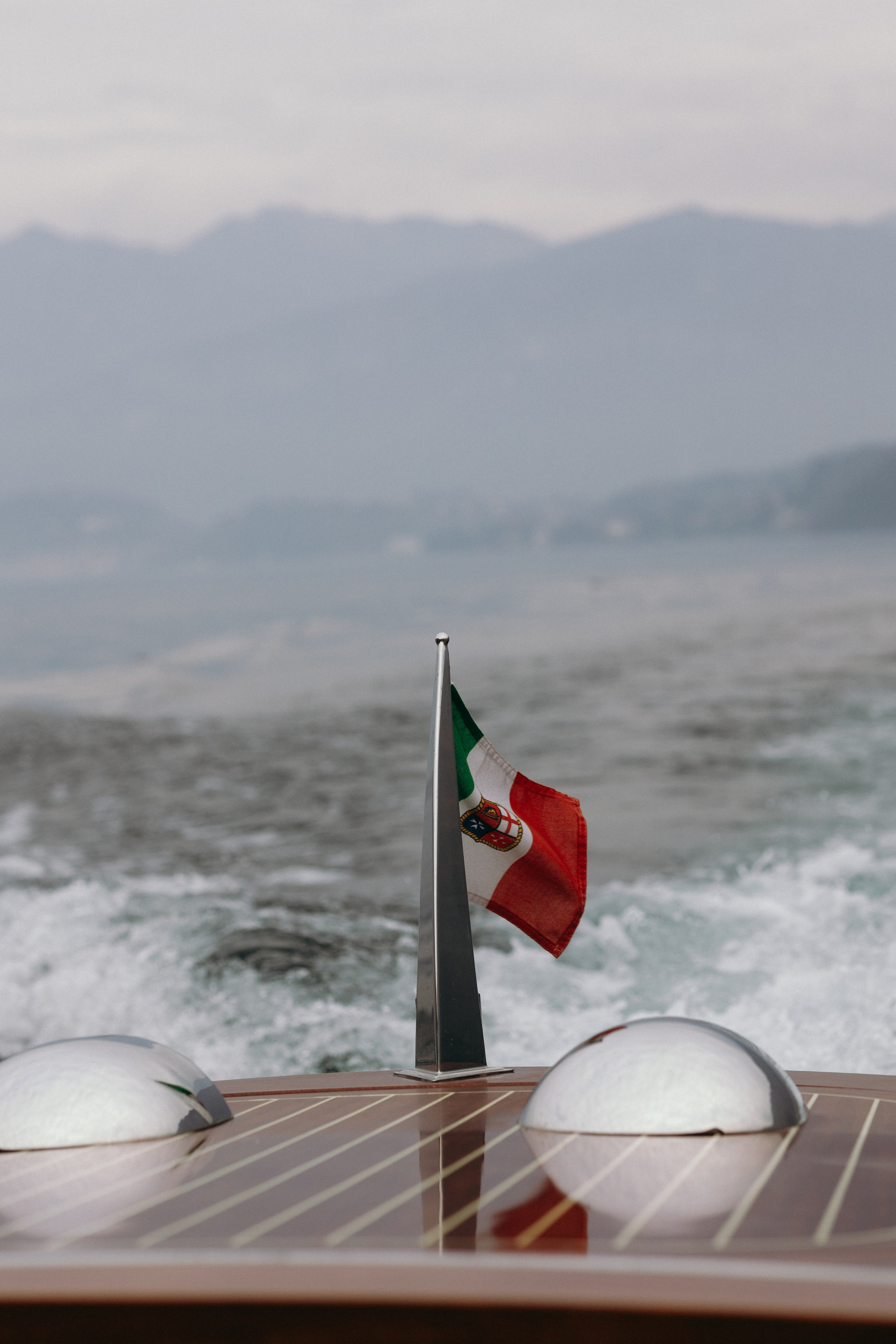 Lake Como Elopement | Sneak Peek. Wedding photographer in Italy