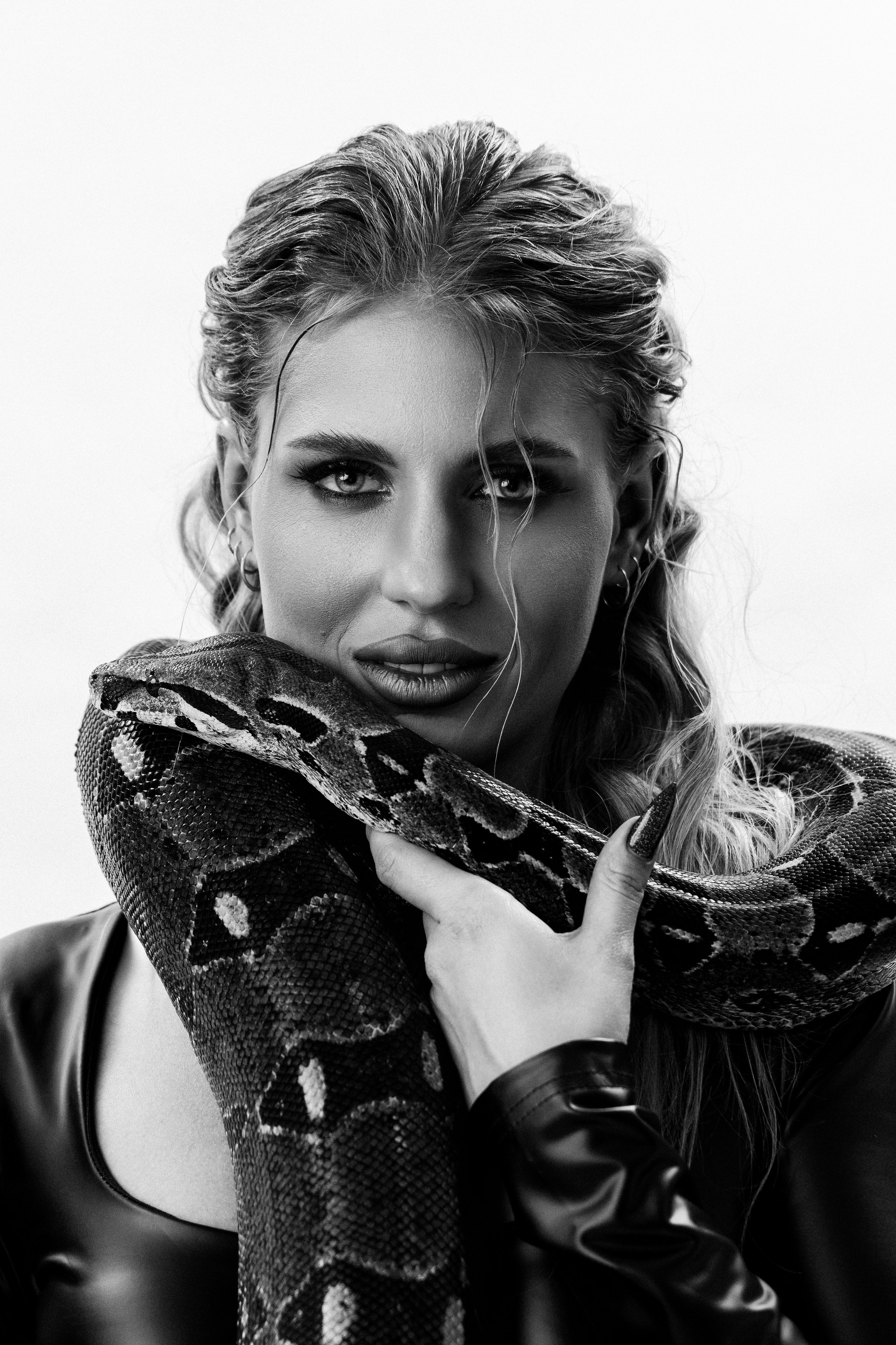 Nadzeya (Boa photoshoot) 09.03.2025. Portree- ja perefotograaf Anton Hansen Tallinnas, Eestis