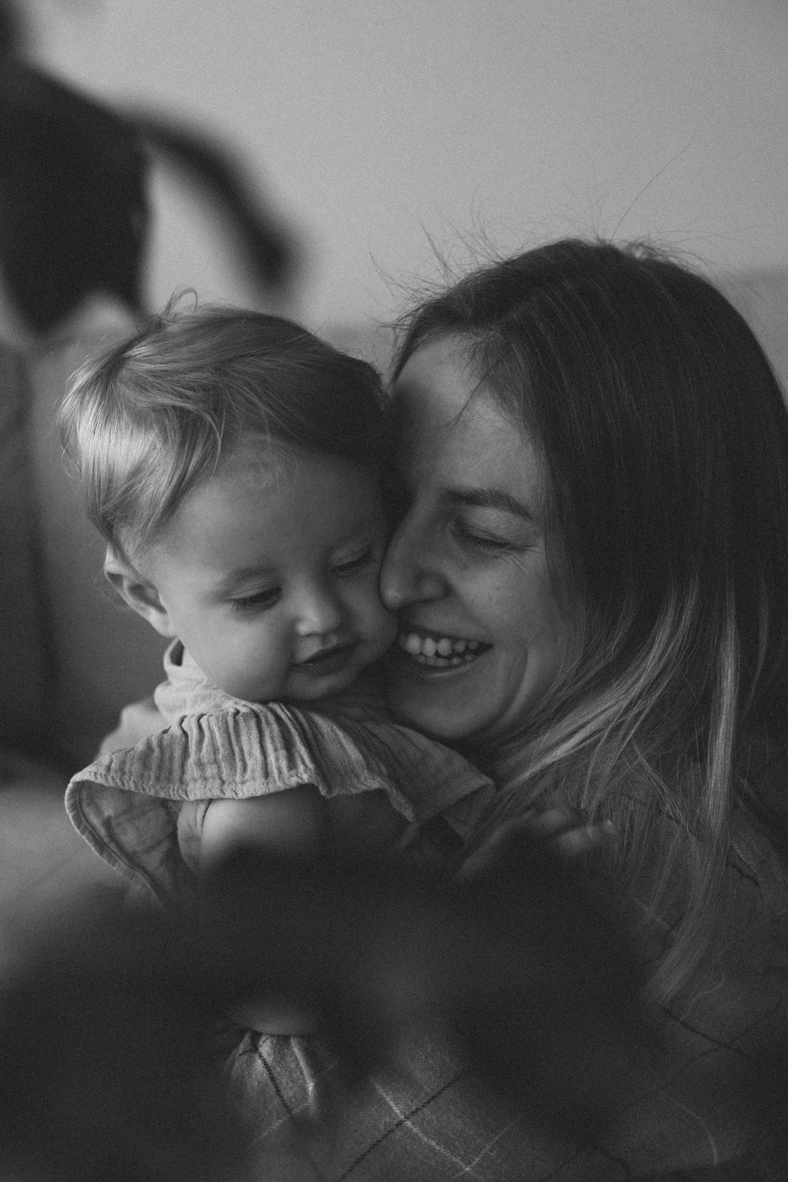 Lifestyle Family Photoshoot at Home — Cozy & Authentic Moments. Photographer in Santiago, Chile Anna Almazova