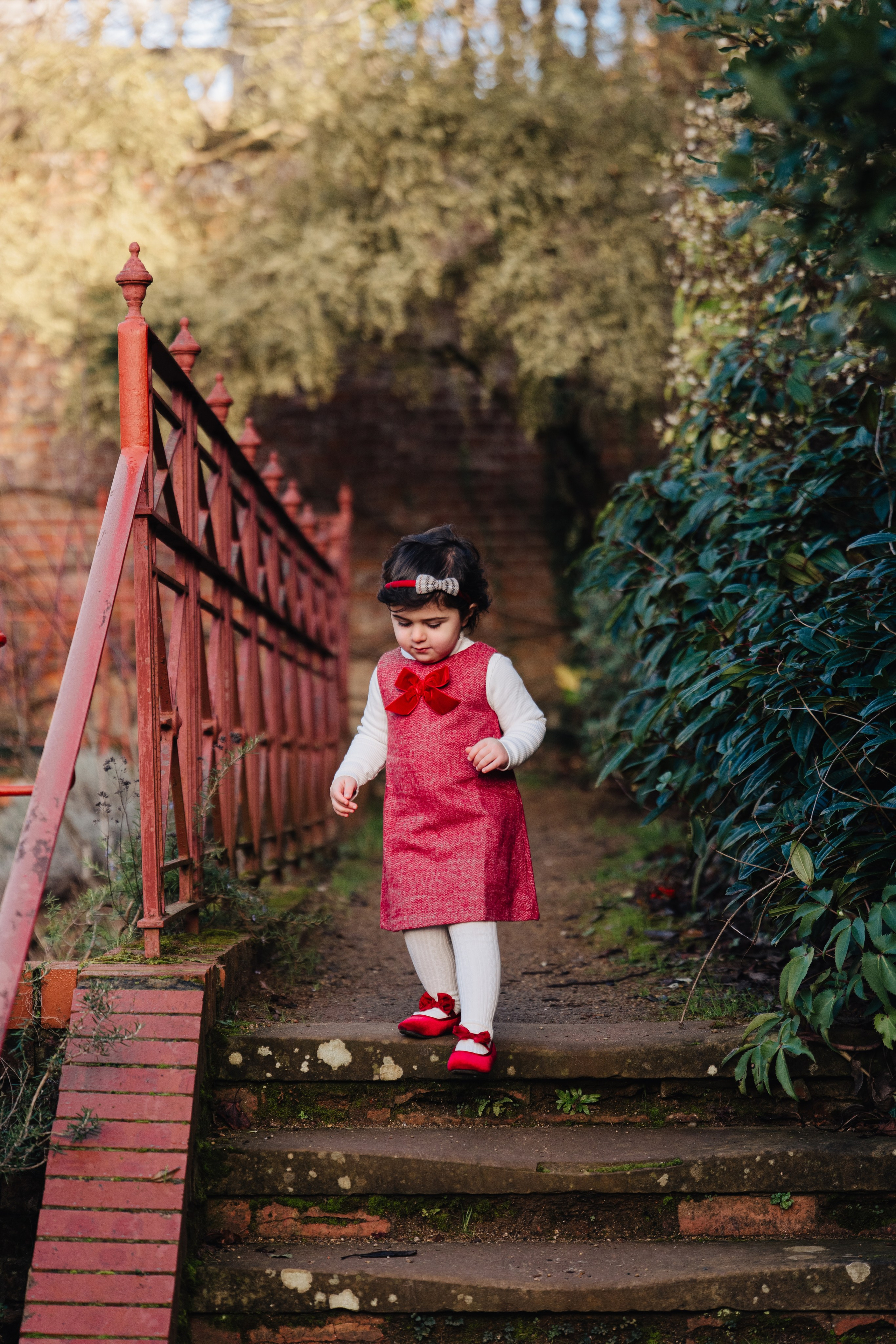 Сhild photoshoot in London’s The Hill Garden and Pergola. Wedding and family photographer in London