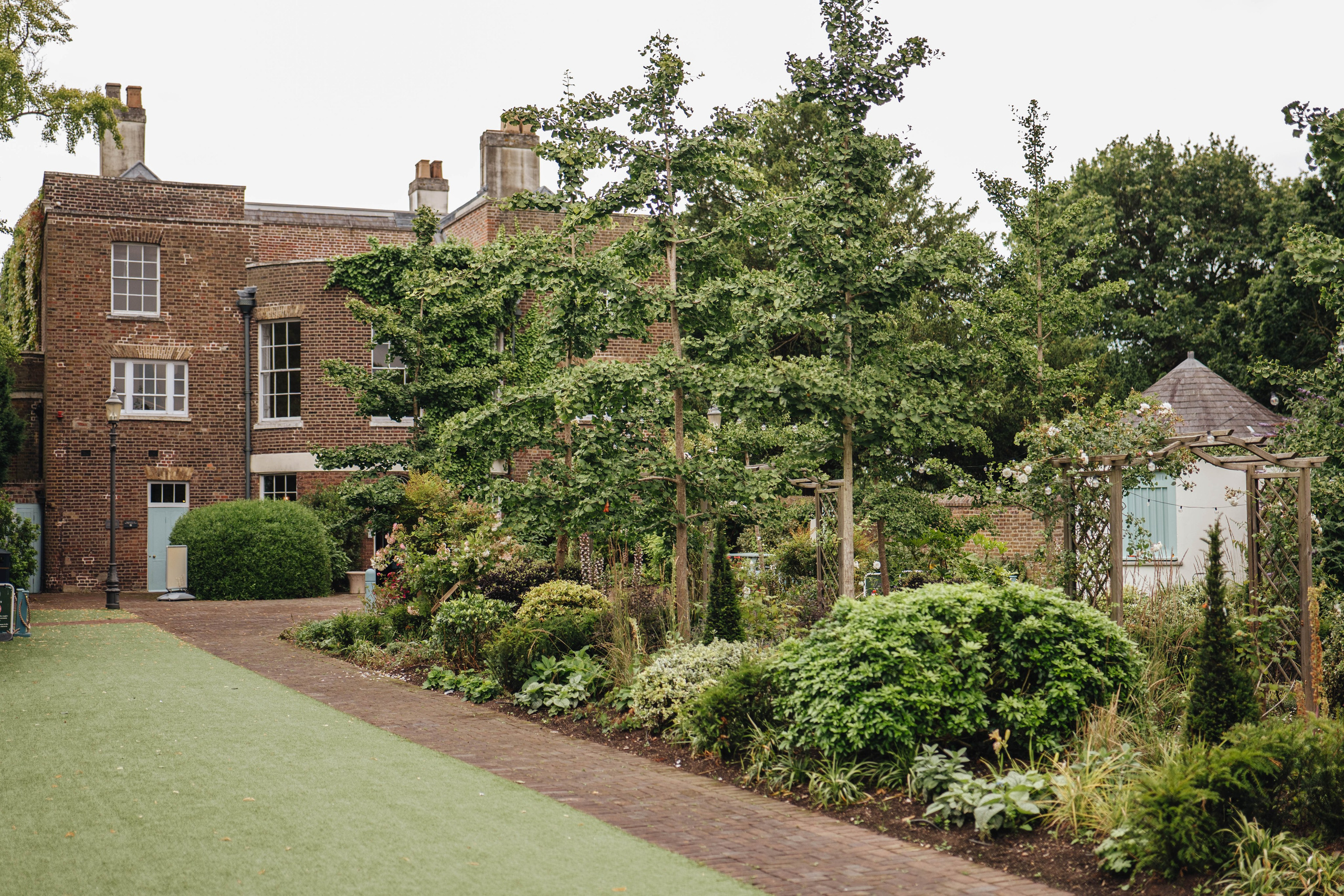 Cozy wedding in Wimbledon, south west London,. Wedding and family photographer in London