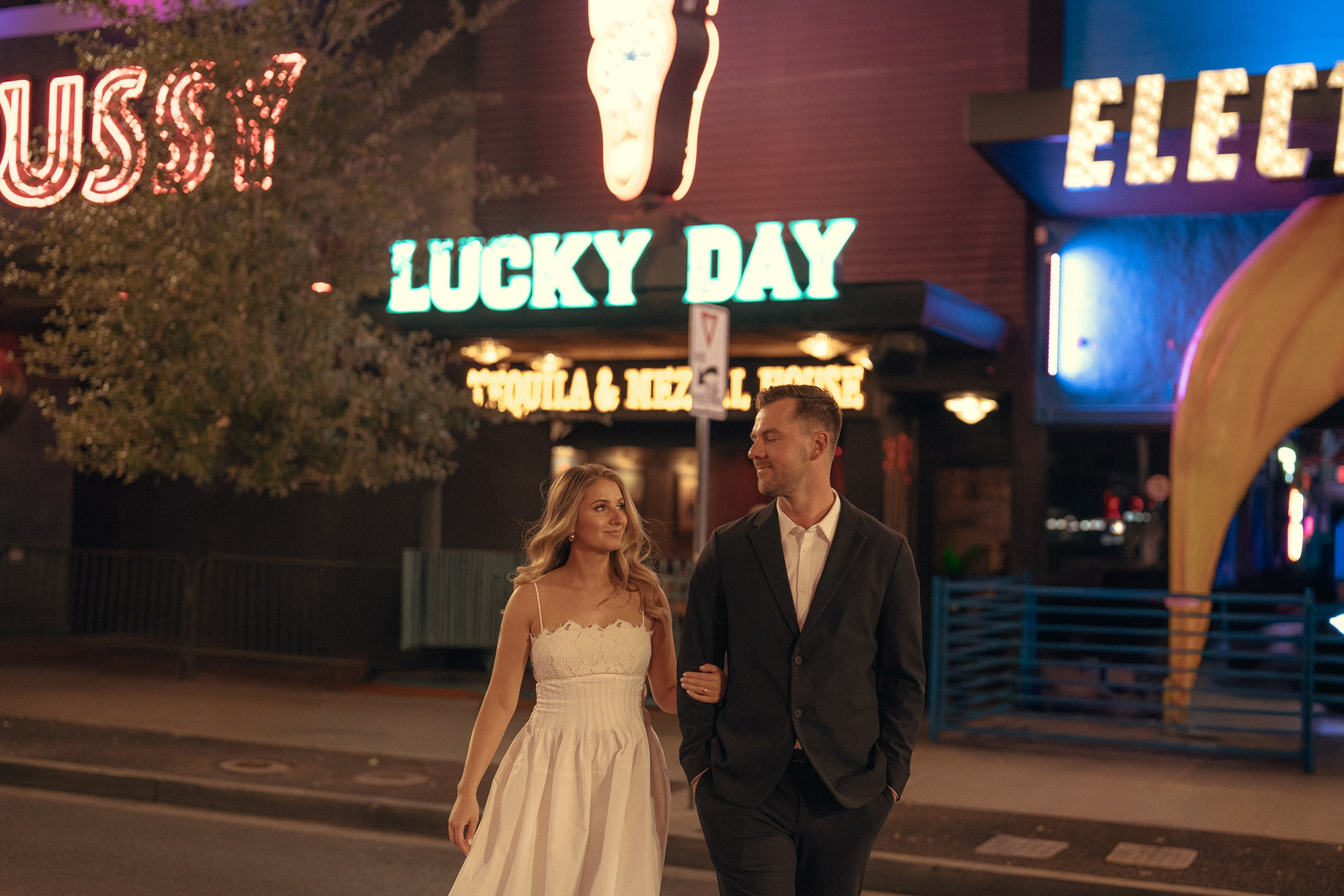Isabela&Sean. Wedding & elopement photographer Viktoriya Kravtsov. Las Vegas
