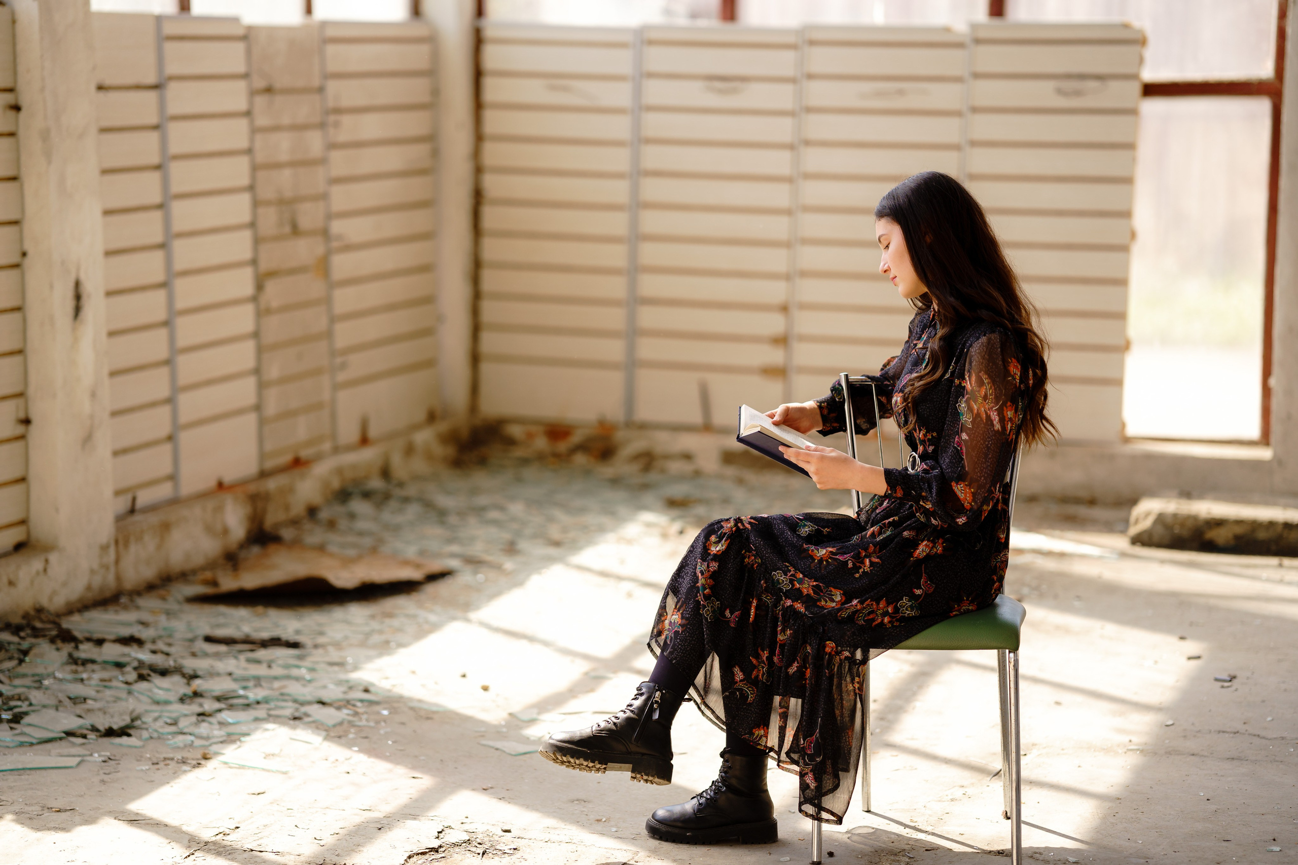 Teba 200 lei/ toată clasa. Trendy Albums