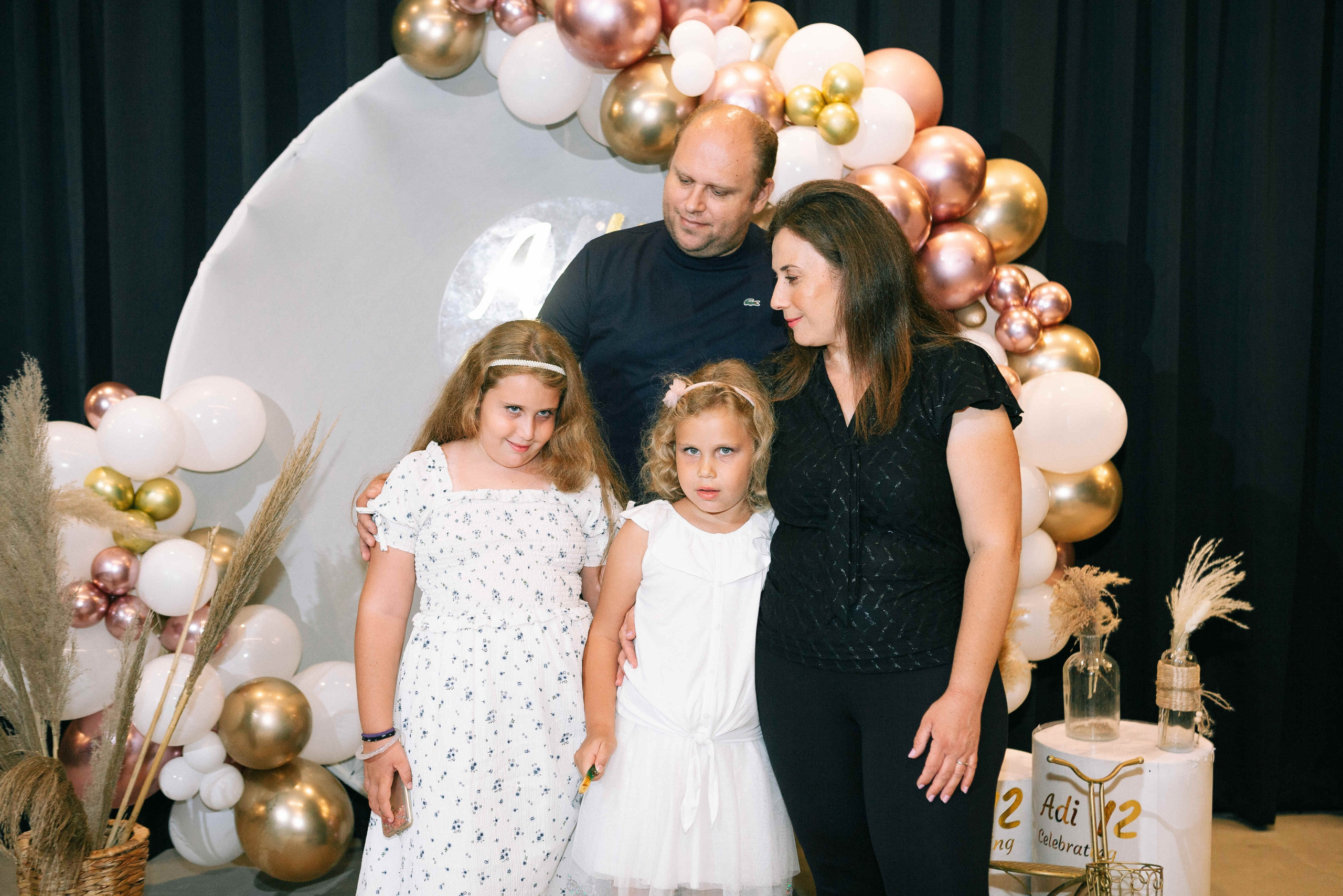 PARTY WITH FRIENDS. Https://shi-photo.com/