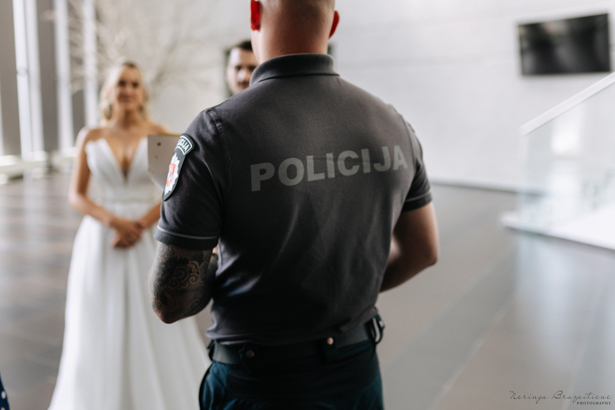 Vestuvinė fotosesija Kaune, Vienybės aikštėje, prie Lietuvos banko