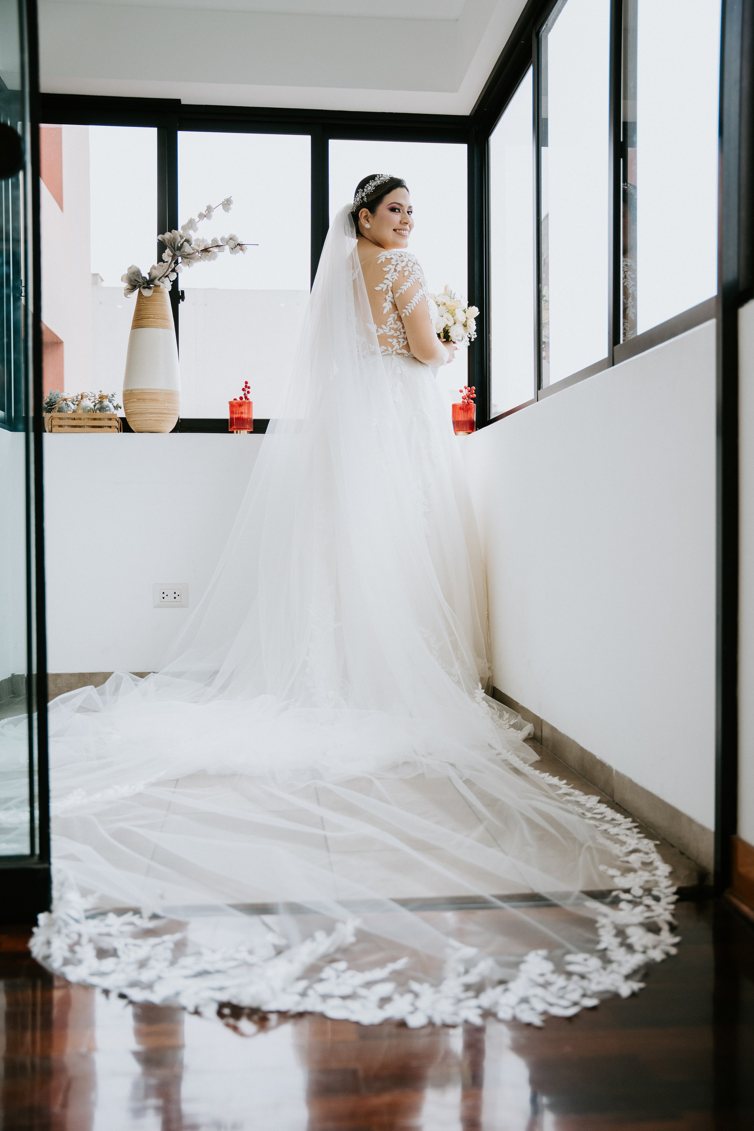 Un vistazo de un día especial. Fotógrafo de Bodas en Lima | Ronhy Altamirano. Fotografía narrativa y cinematográfica para bodas, quinceañeras y eventos exclusivos