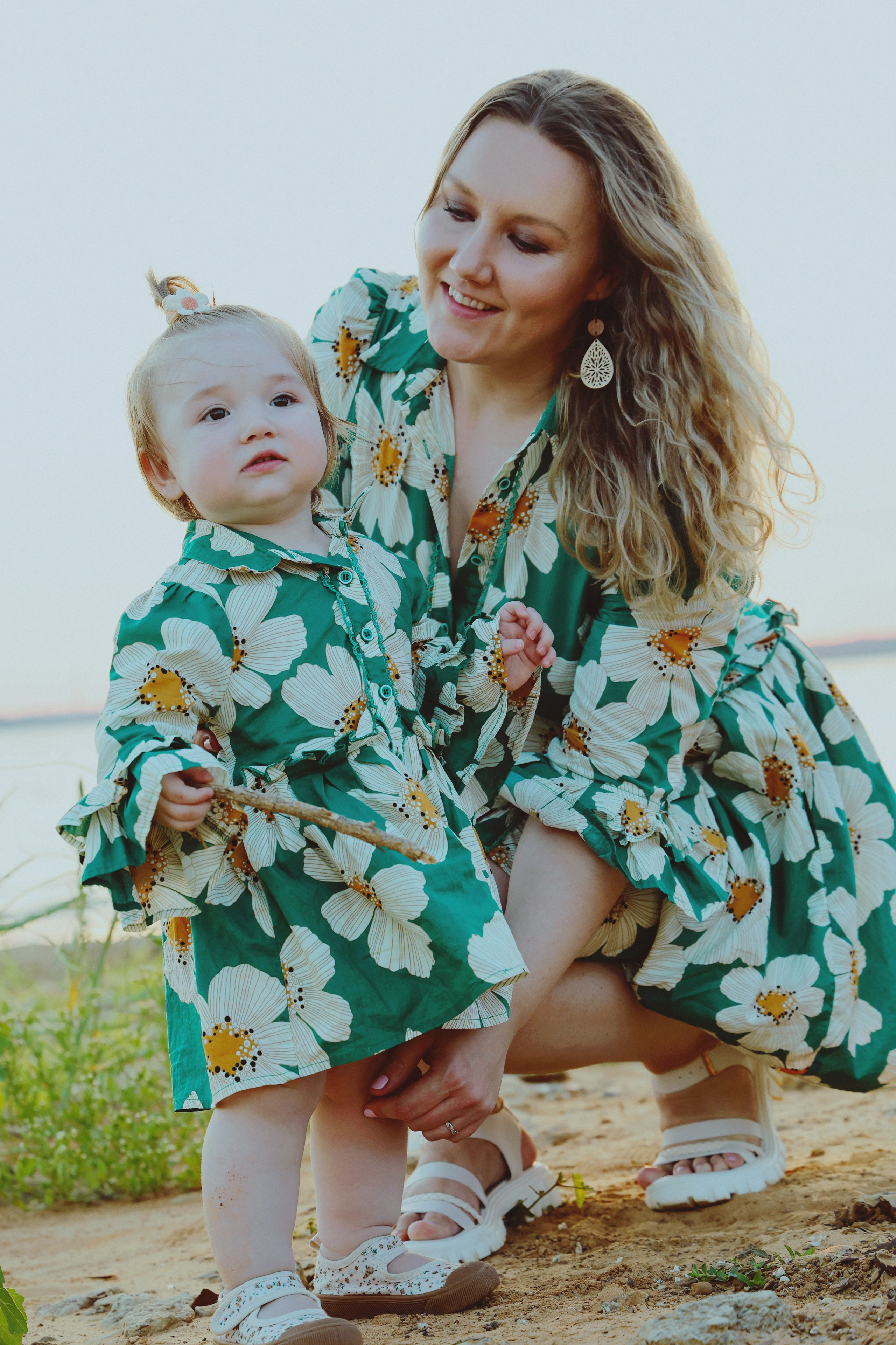 Baby Family Photoshoot – Outdoor Family Photography with Infant or Toddler. Lana Petrychenko — Portrait & Family Photographer. Valencia, Spain