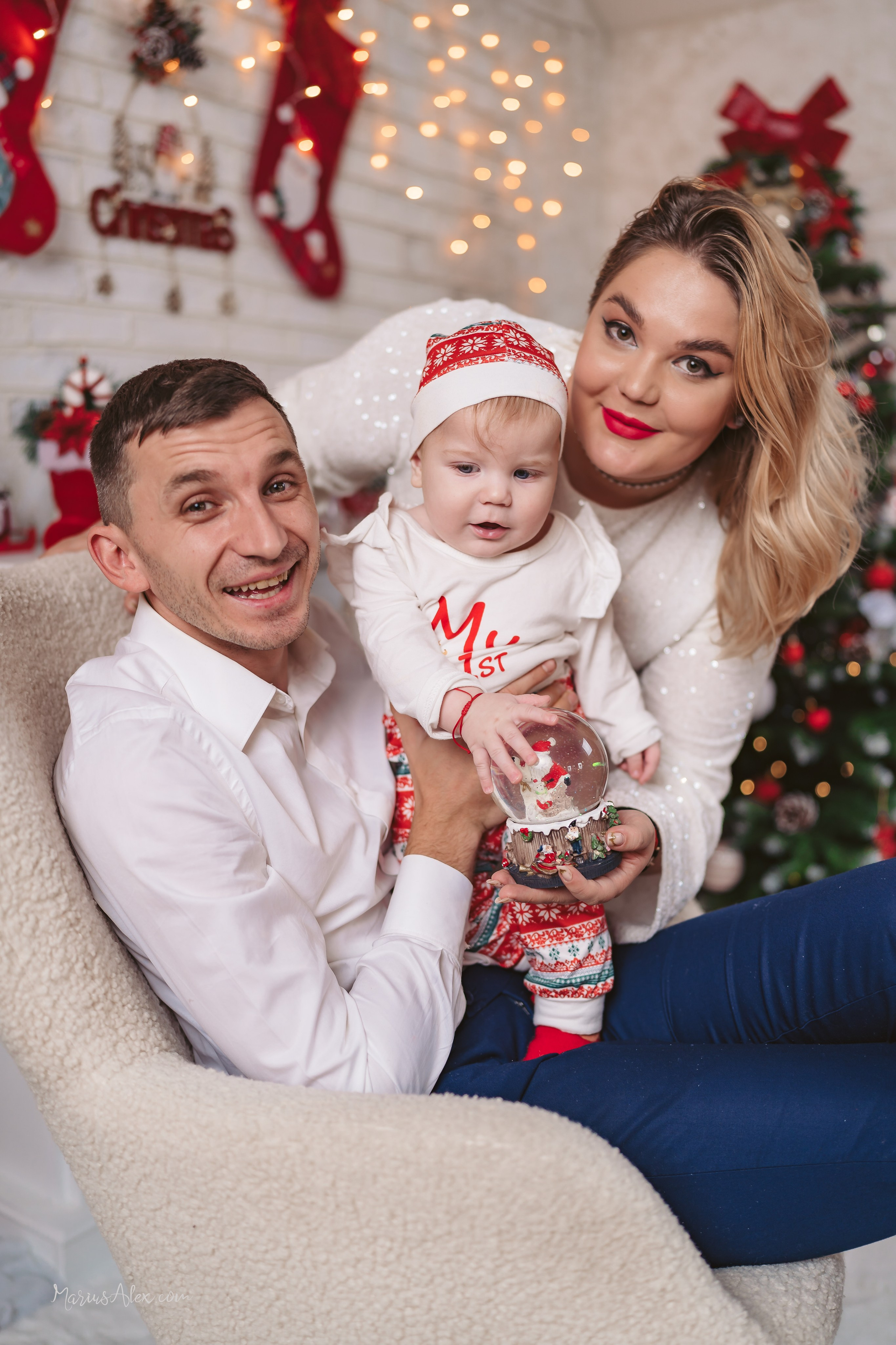 Crăciun în trei - Daniela Gabriel & Victor. Marius Alex fotograf de eveniment si portret din Suceava