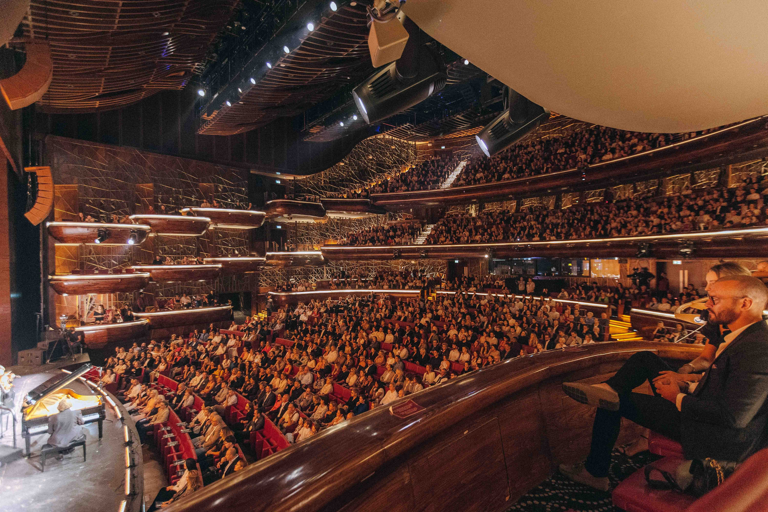 DUBAI OPERA. Wedding&Event photographer Ismail Rzayev in Baku