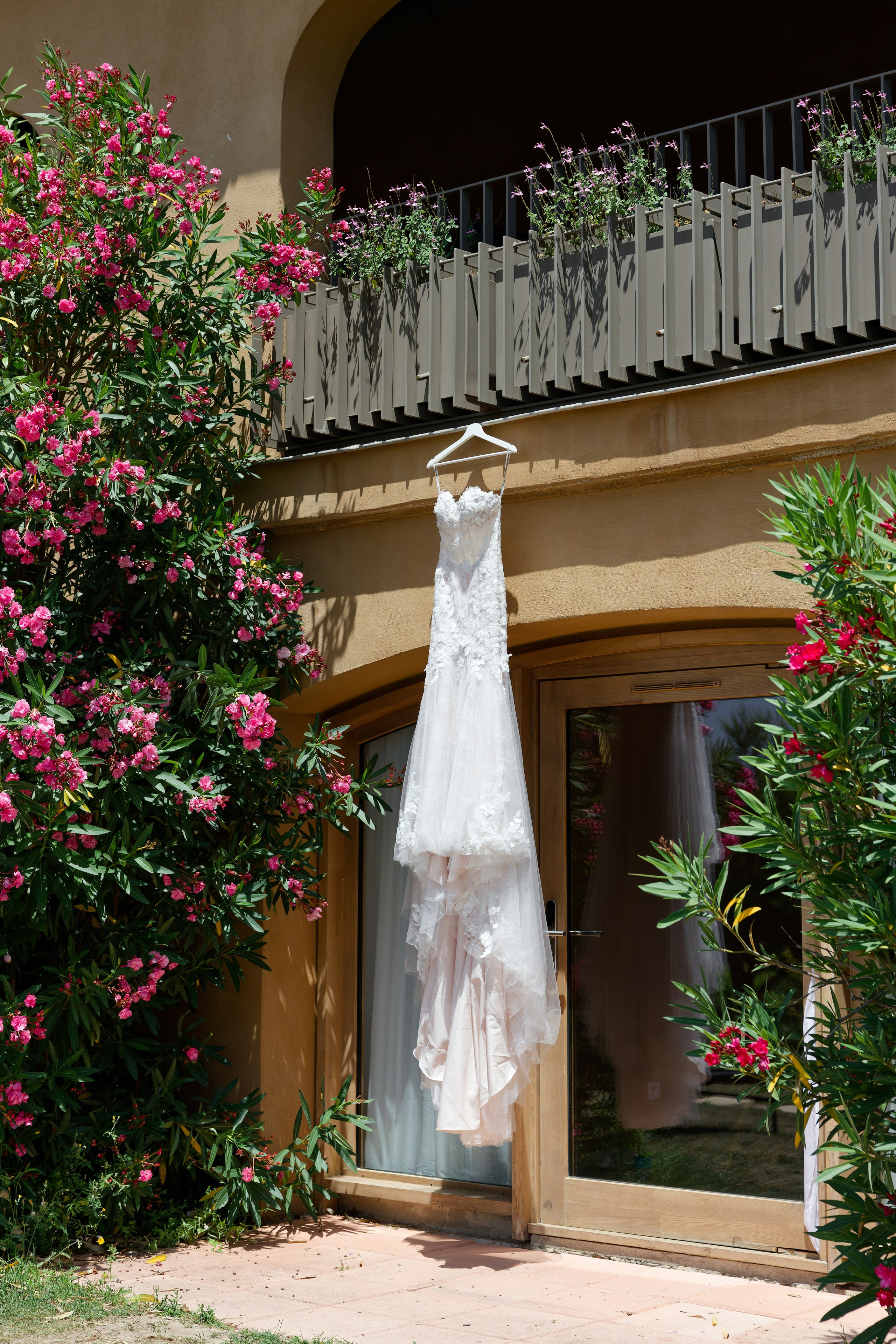 Wedding at Château L’Hospitalet in Narbonne, France. Destination Wedding Photographer — Nikita Burtsev