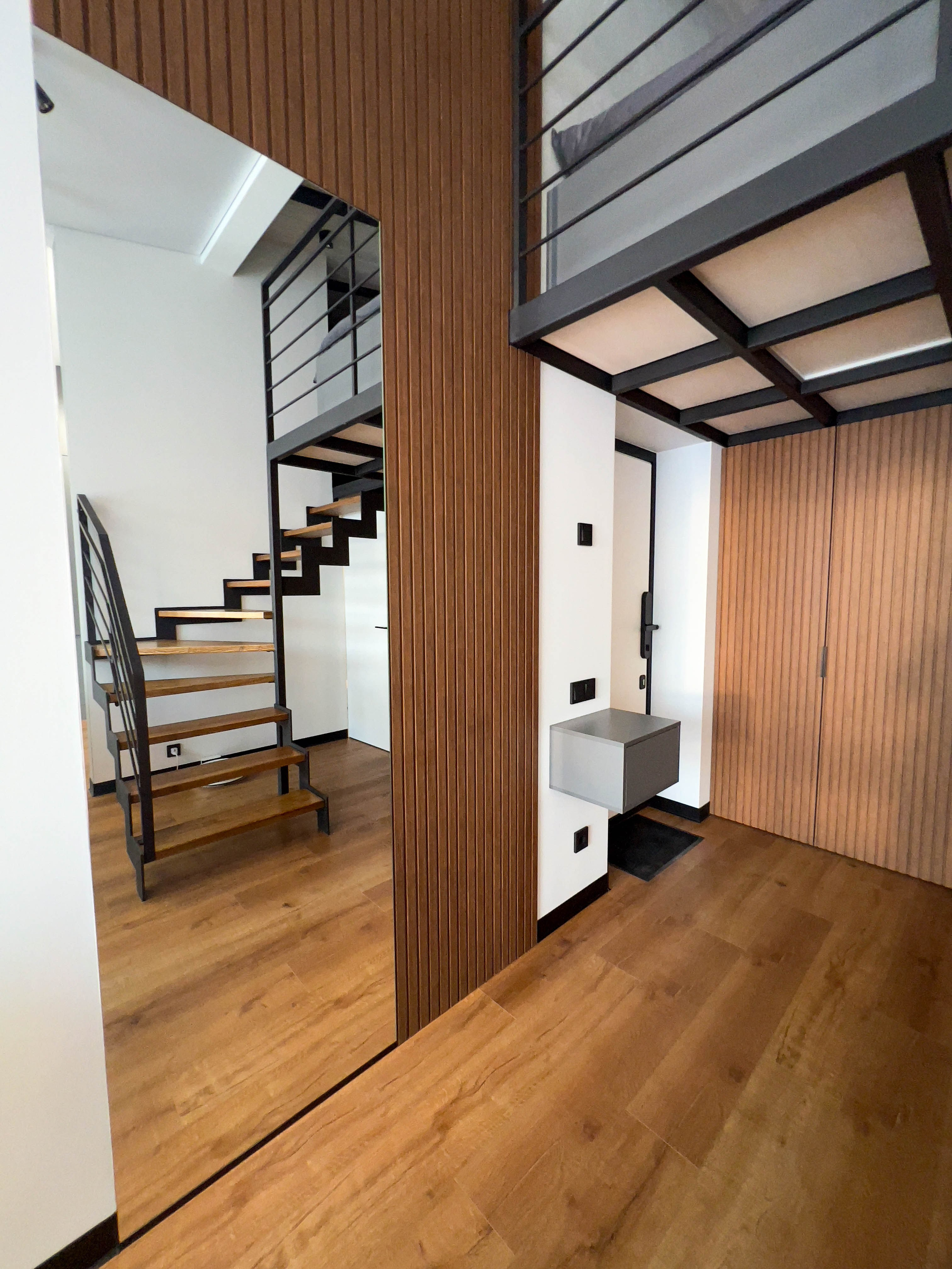 The apartment is on two levels. Fotograf Dmitrii Donets