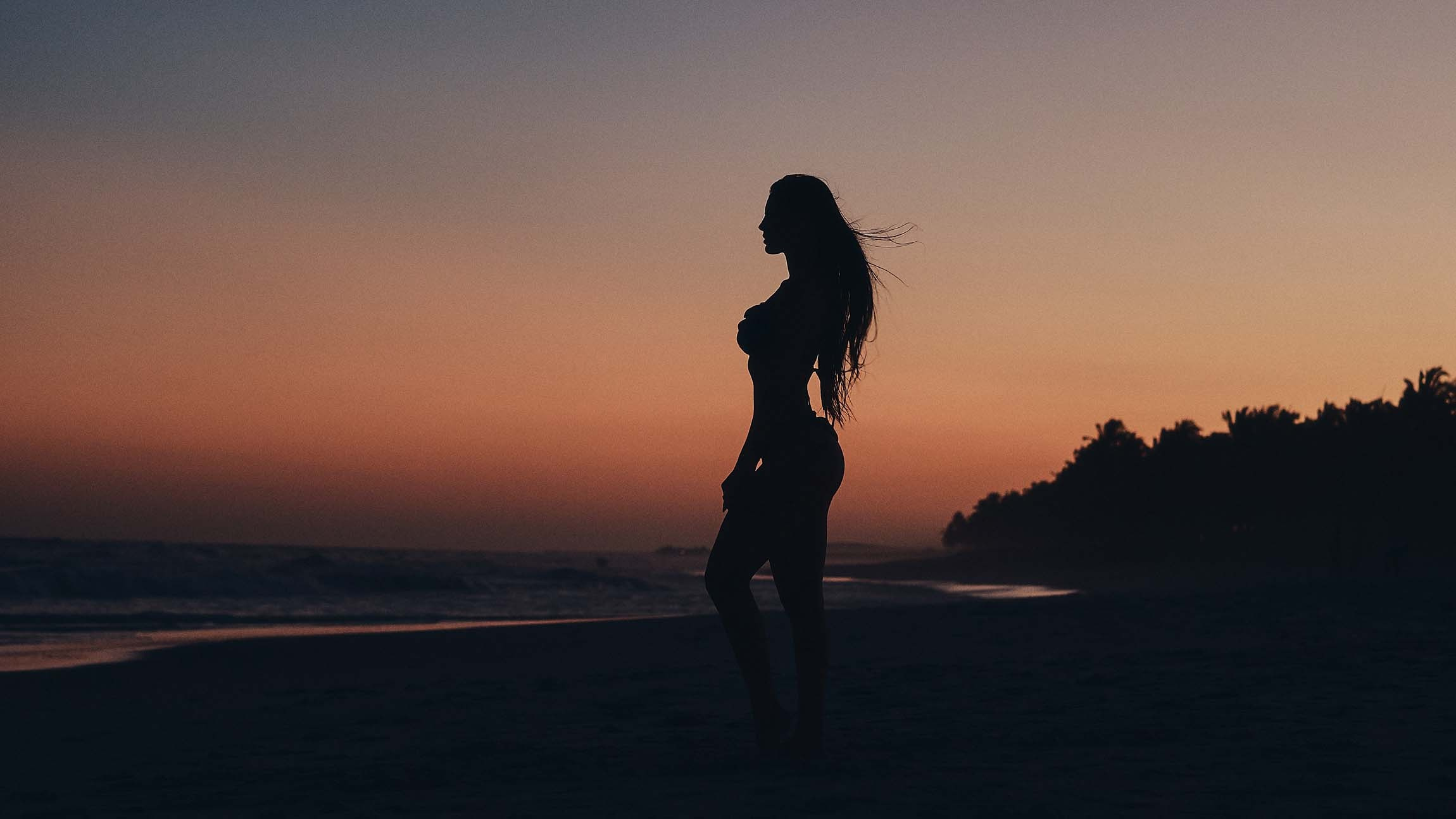 Contact. Helping women see themselves with confidence, authenticity and elegance