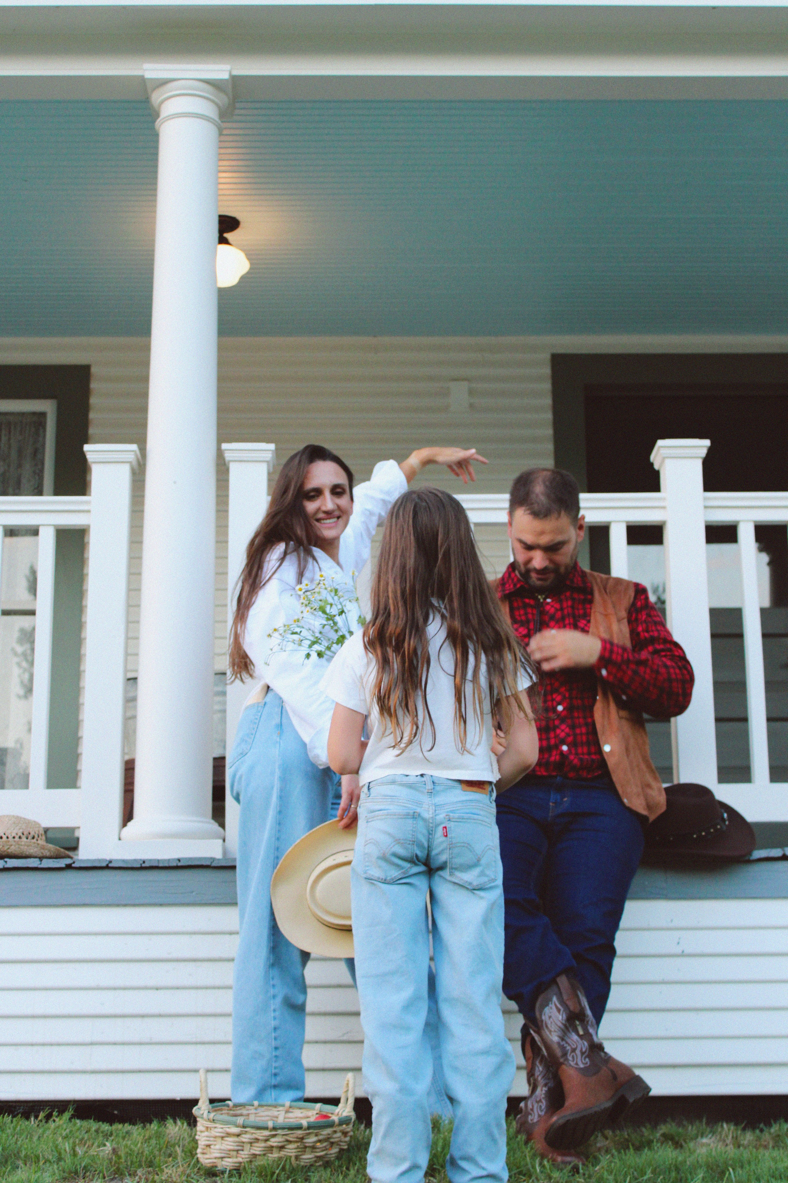 Texas Countryside Family Photoshoot in Cowboy Style. Lana Petrychenko — Portrait & Family Photographer. Valencia, Spain