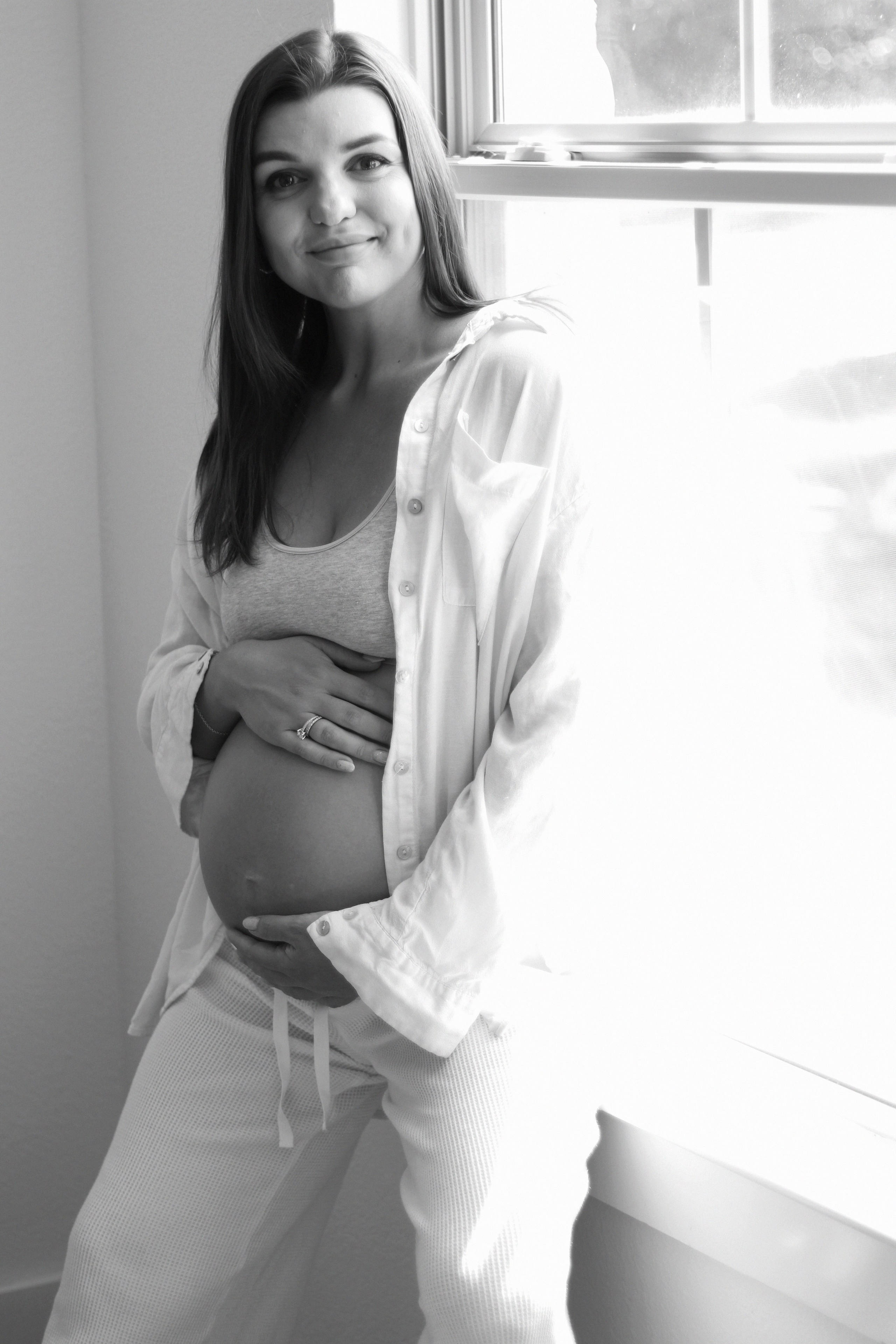 Maternity, Family & Pregnancy Photoshoot at Home. Lana Petrychenko — Portrait & Family Photographer. Valencia, Spain