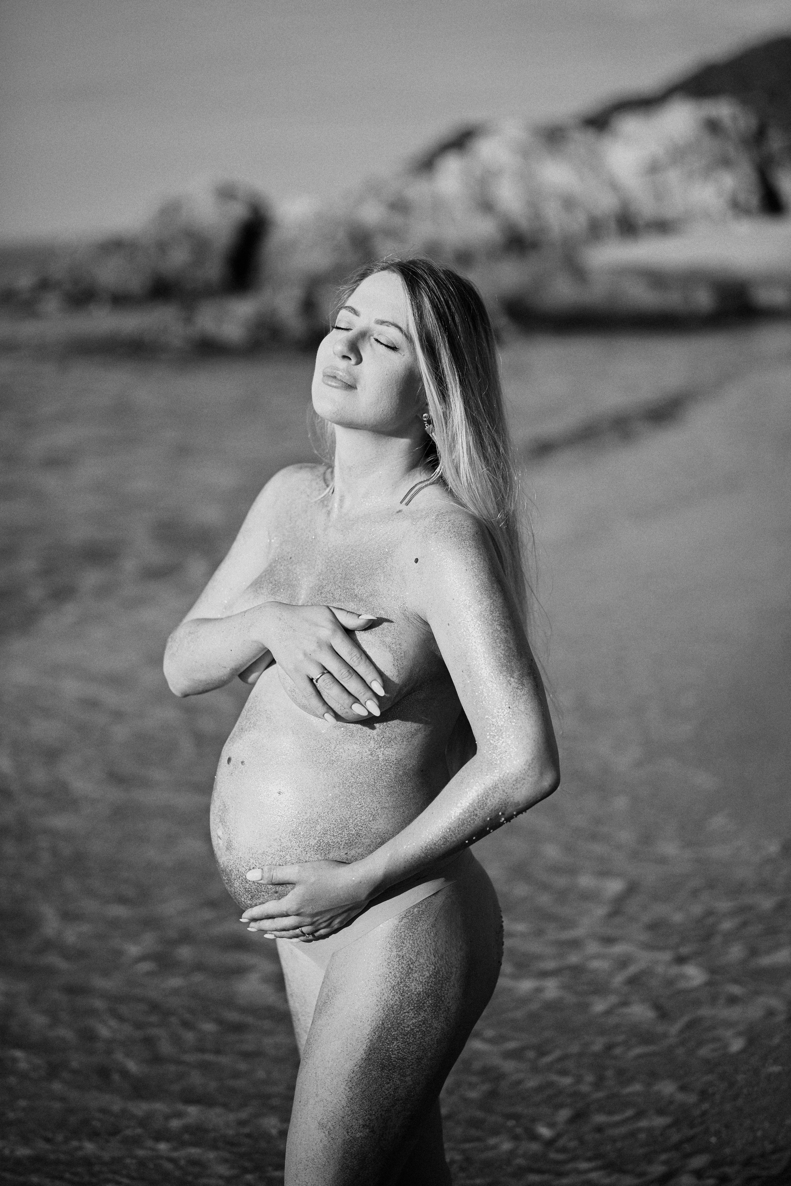 Золото на коже. Фотосессия беременности на пляже. Photographer in Barcelona Spain Zhanna Zakharchenko