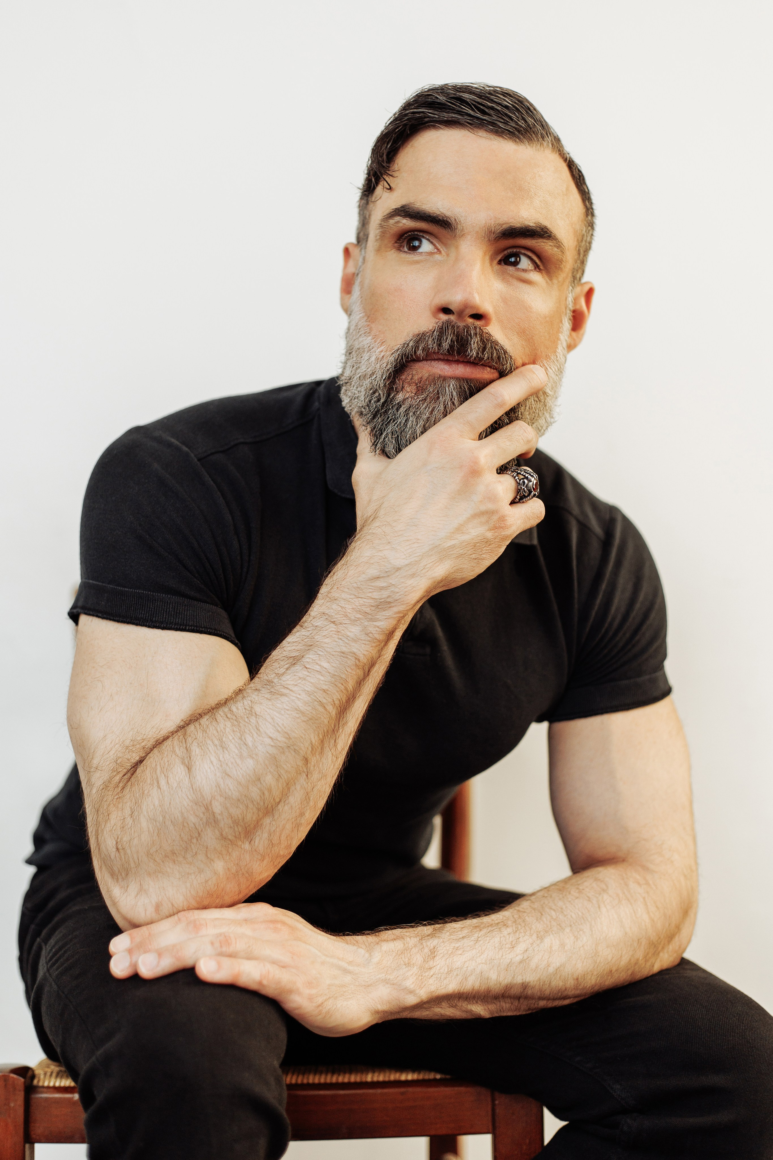 Бородатый парень