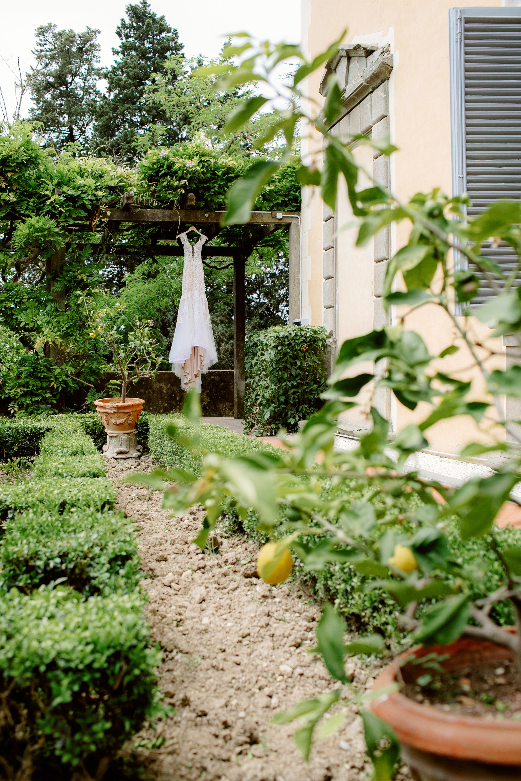 Tuscany Castello di Montegufoni wedding. Iurkovski PHOTOGRAPHY in Europe. Luxury destination weddings and events