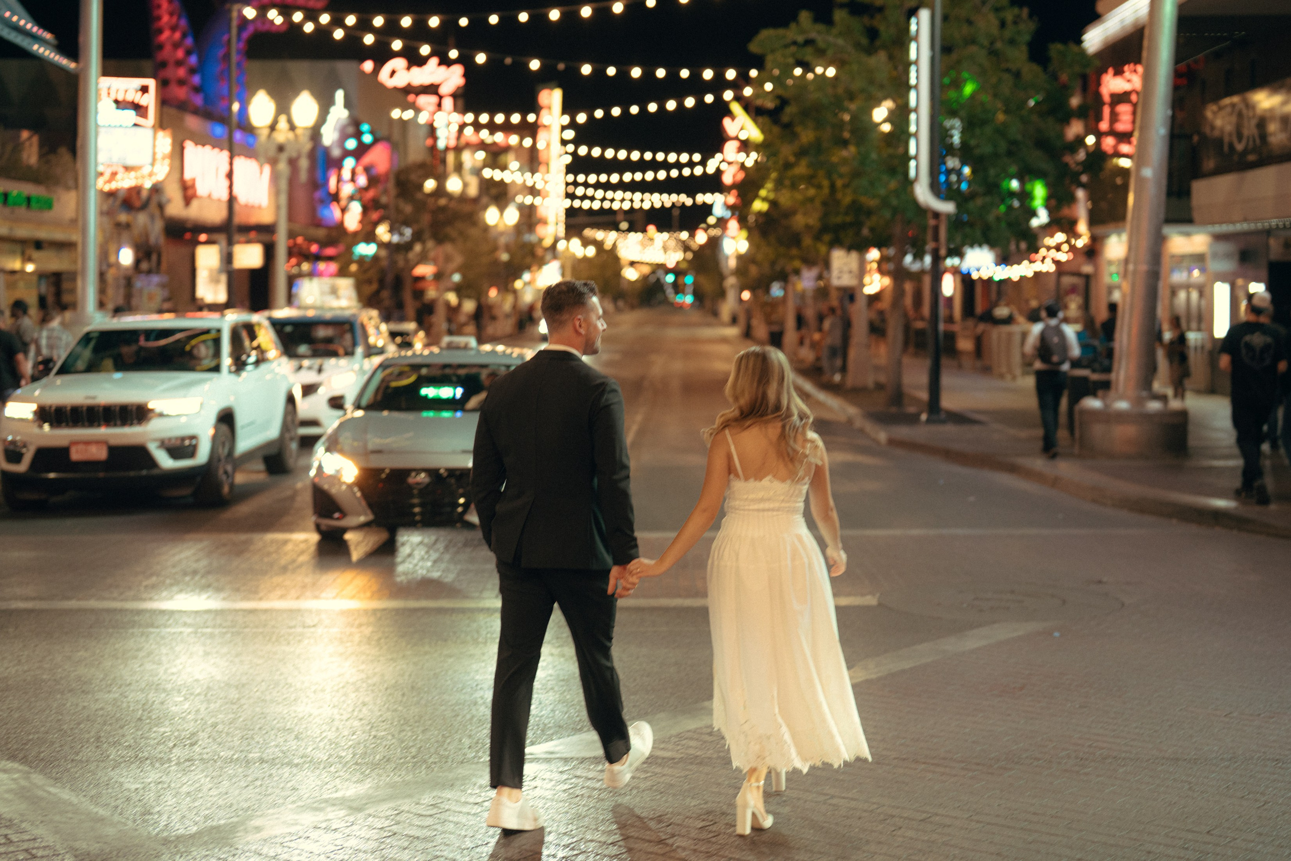 Isabela&Sean. Wedding & elopement photographer Viktoriya Kravtsov. Las Vegas