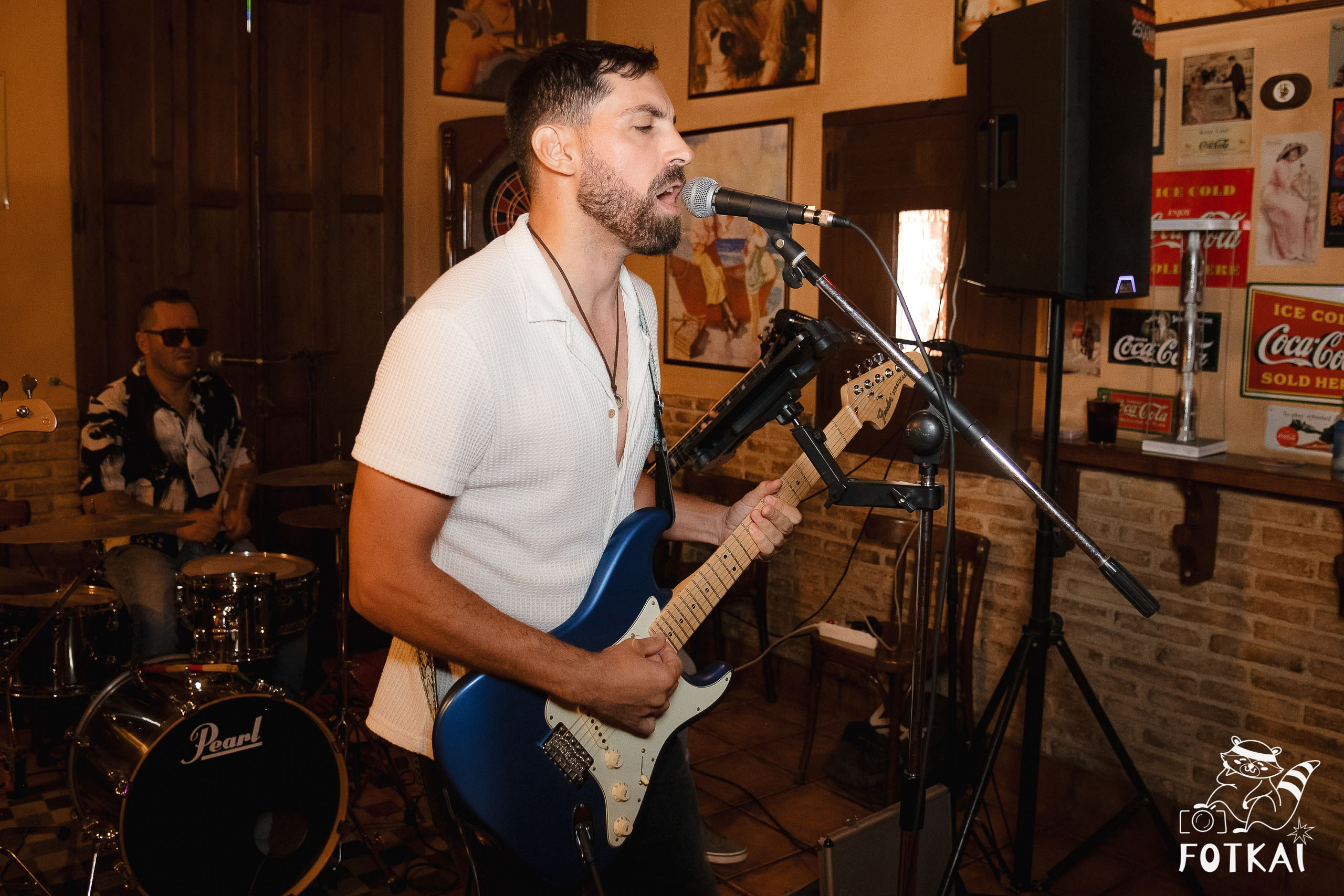 Stones of the Coast en Café Aljibe Rojales: Reportaje fotográfico 30.08.25 | FOTKAI