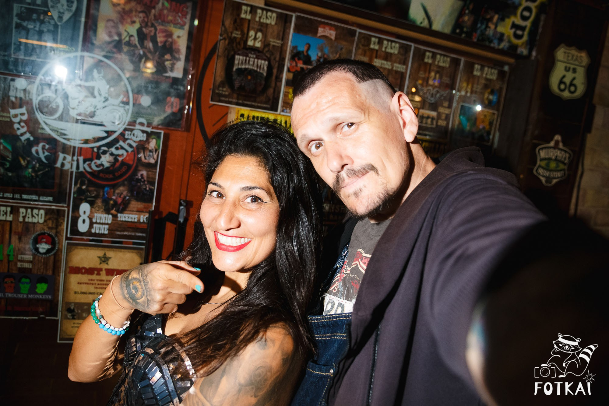 Los Ekilibristas de la Cuerda Floja — Фото с концерта в Торревьехе, 2026 | FOTKAI