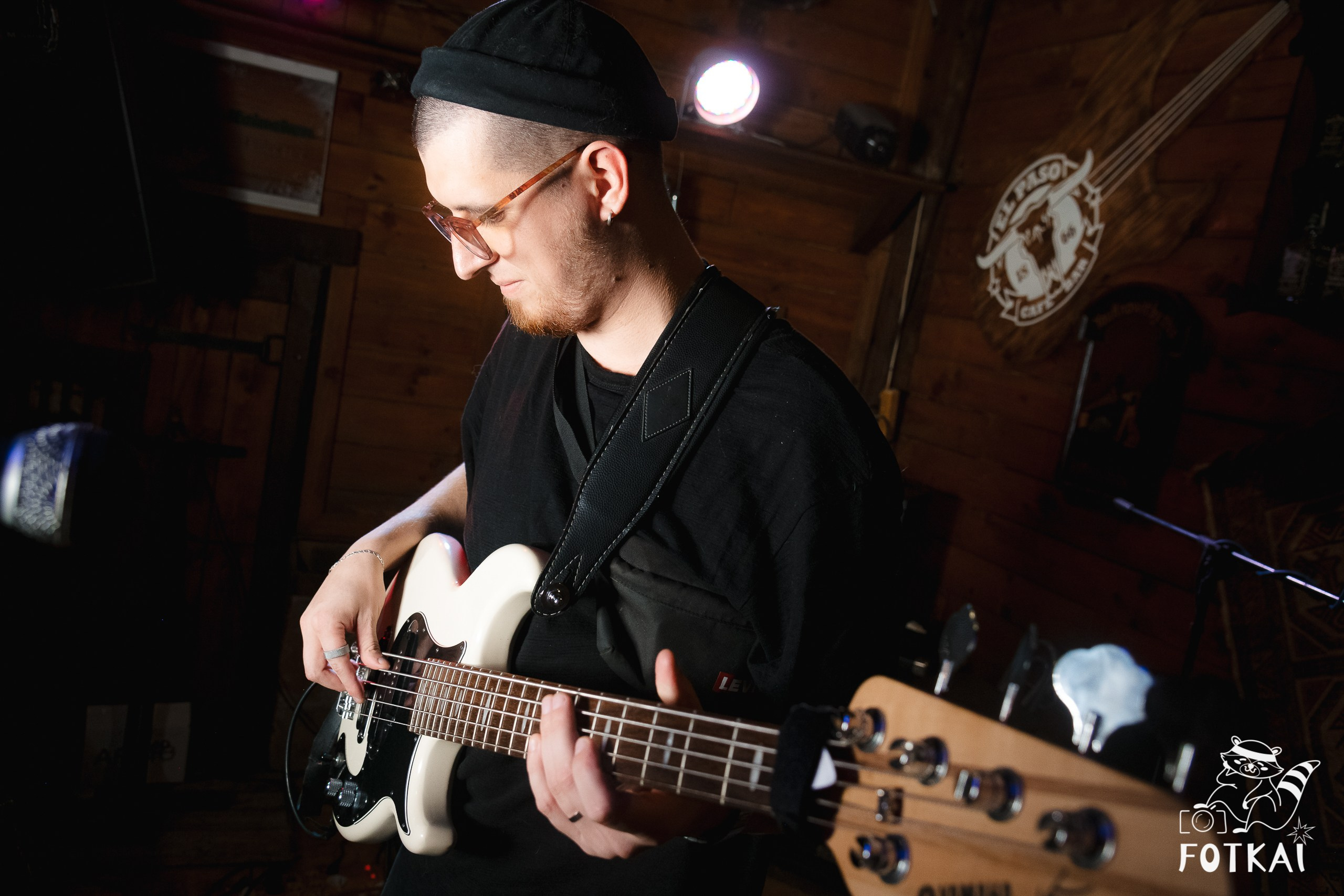 El Paso Rock Bar Torrevieja: Reportaje fotográfico 19.09.25 | FOTKAI