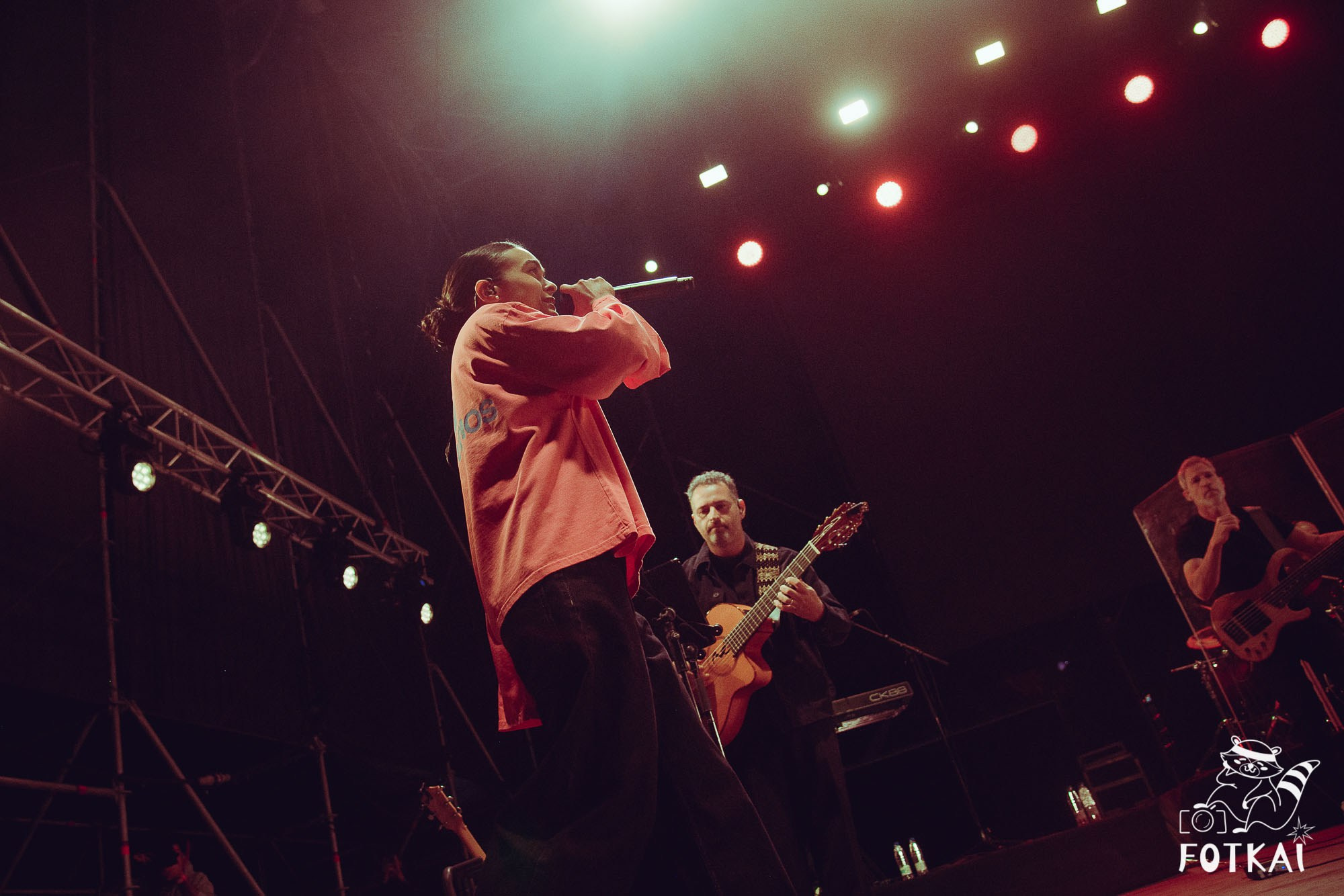 Marta Santos — Fotos del concierto en Alicante 2026: pop flamenco en El Muelle Live | FOTKAI