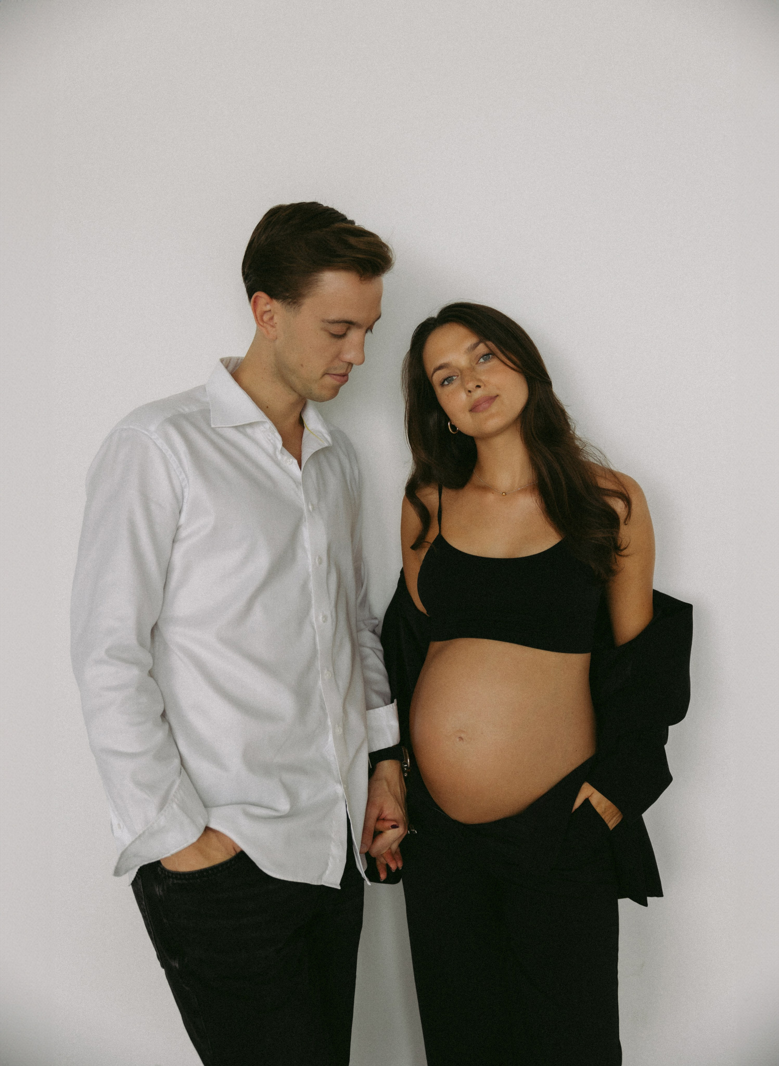 Ieva ir Žilvinas | Moderni laukimo fotosesija studijoje. Vestuvių ir šeimų fotografė Lena Bondarenko / belove photo