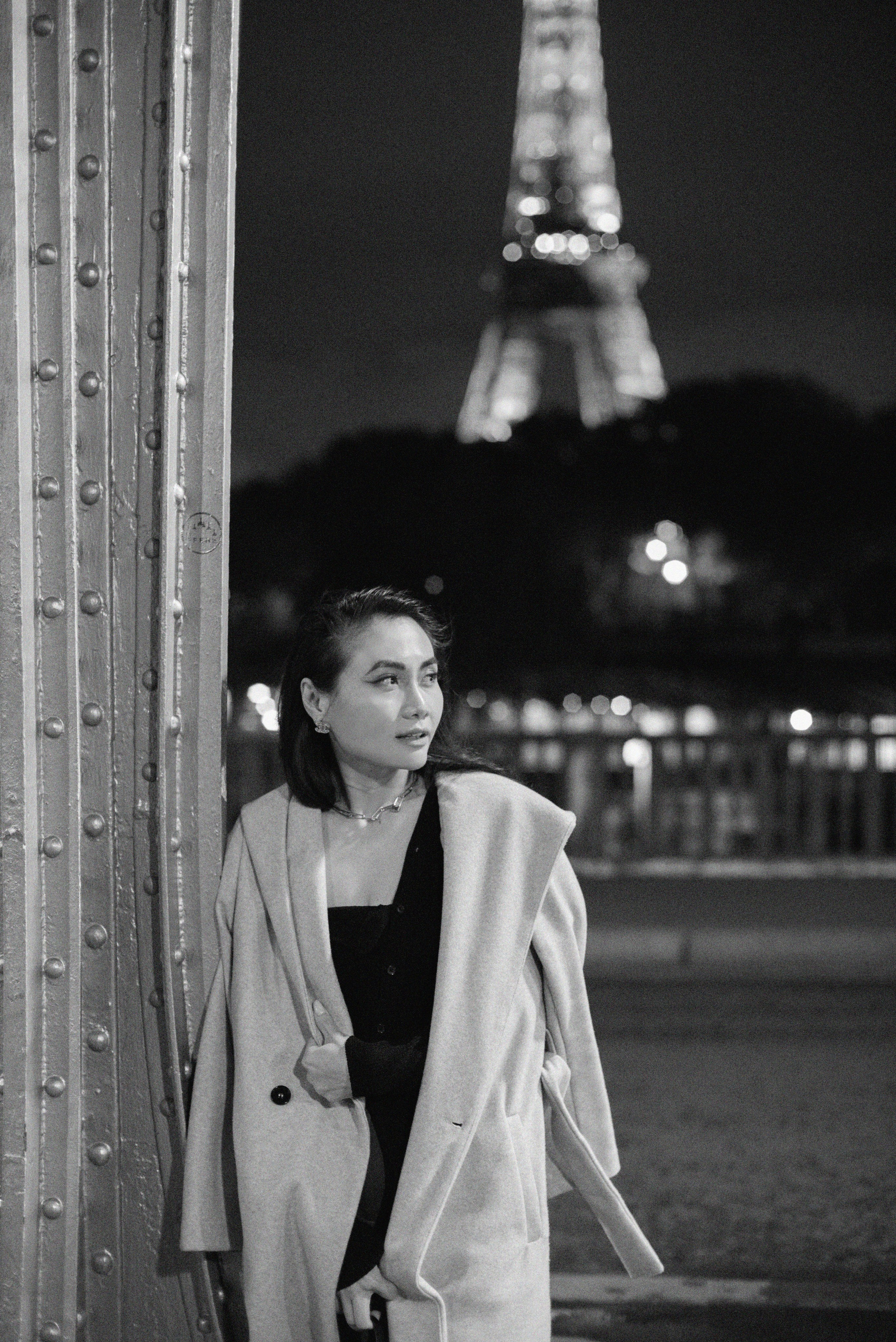 Вне времени. Черно-белое кино у Эйфелевой башни. Ksenia Marchand/ Lifestyle фотограф в Париже
