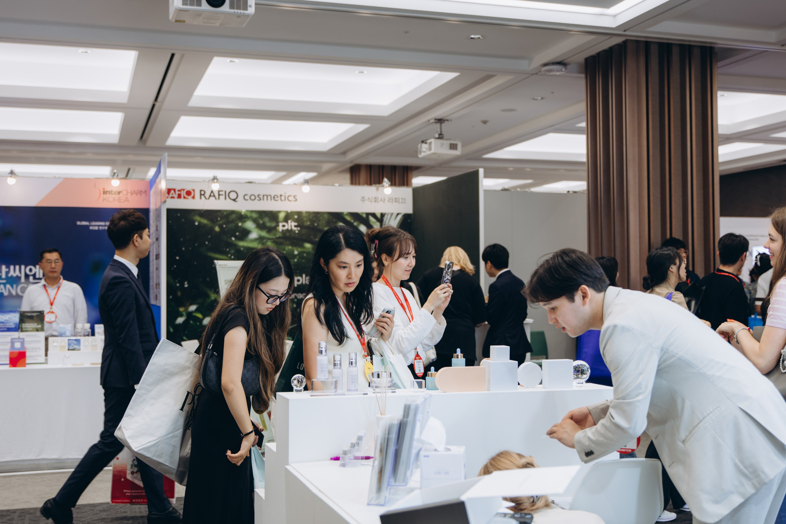 Inter charm Korea 2024 (ELSYM8). Portrait photographer in South Korea Olga Lian