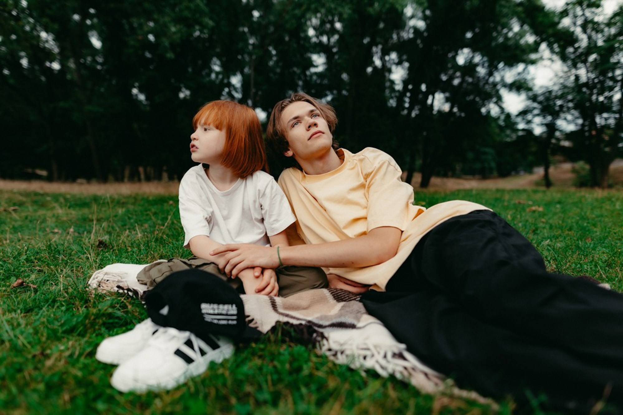 Сімейна фотосесія на вулиці літом. Photokostin.com