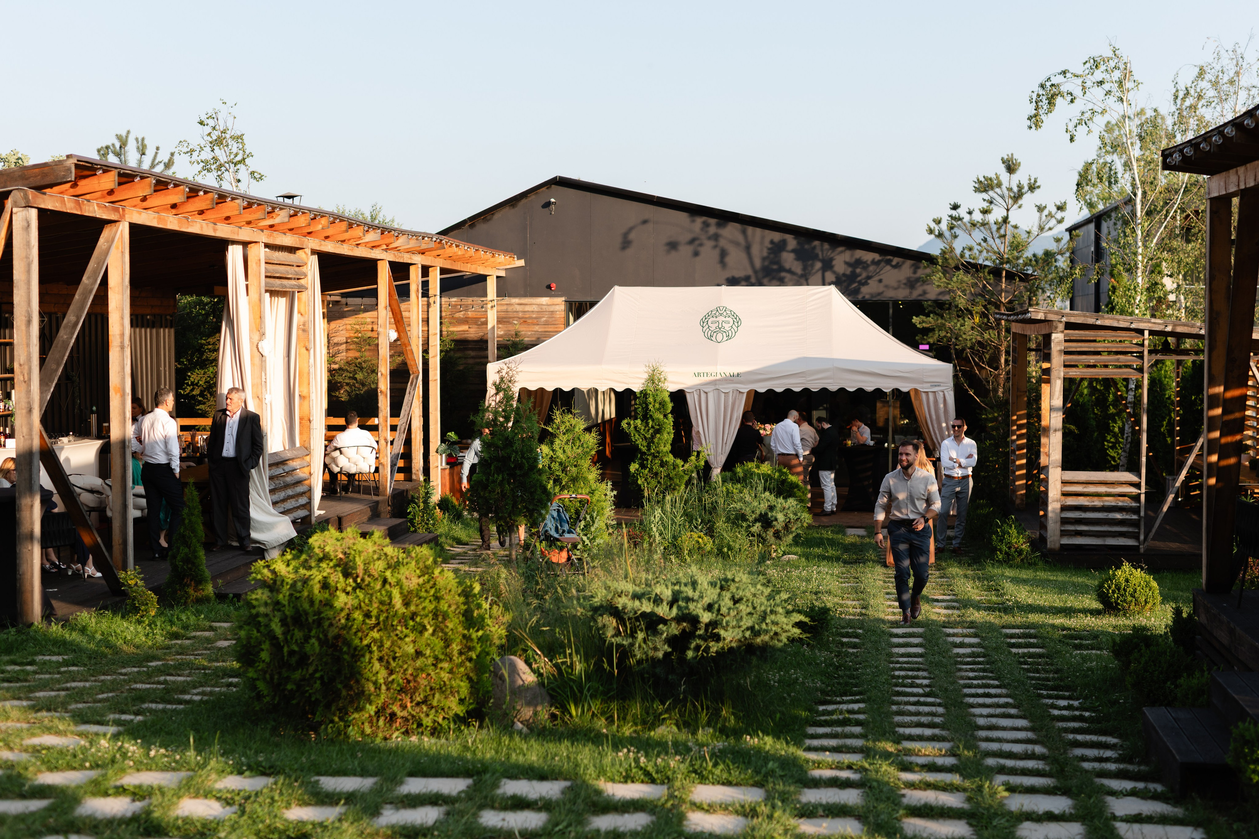 Flori & Cosmin. Main