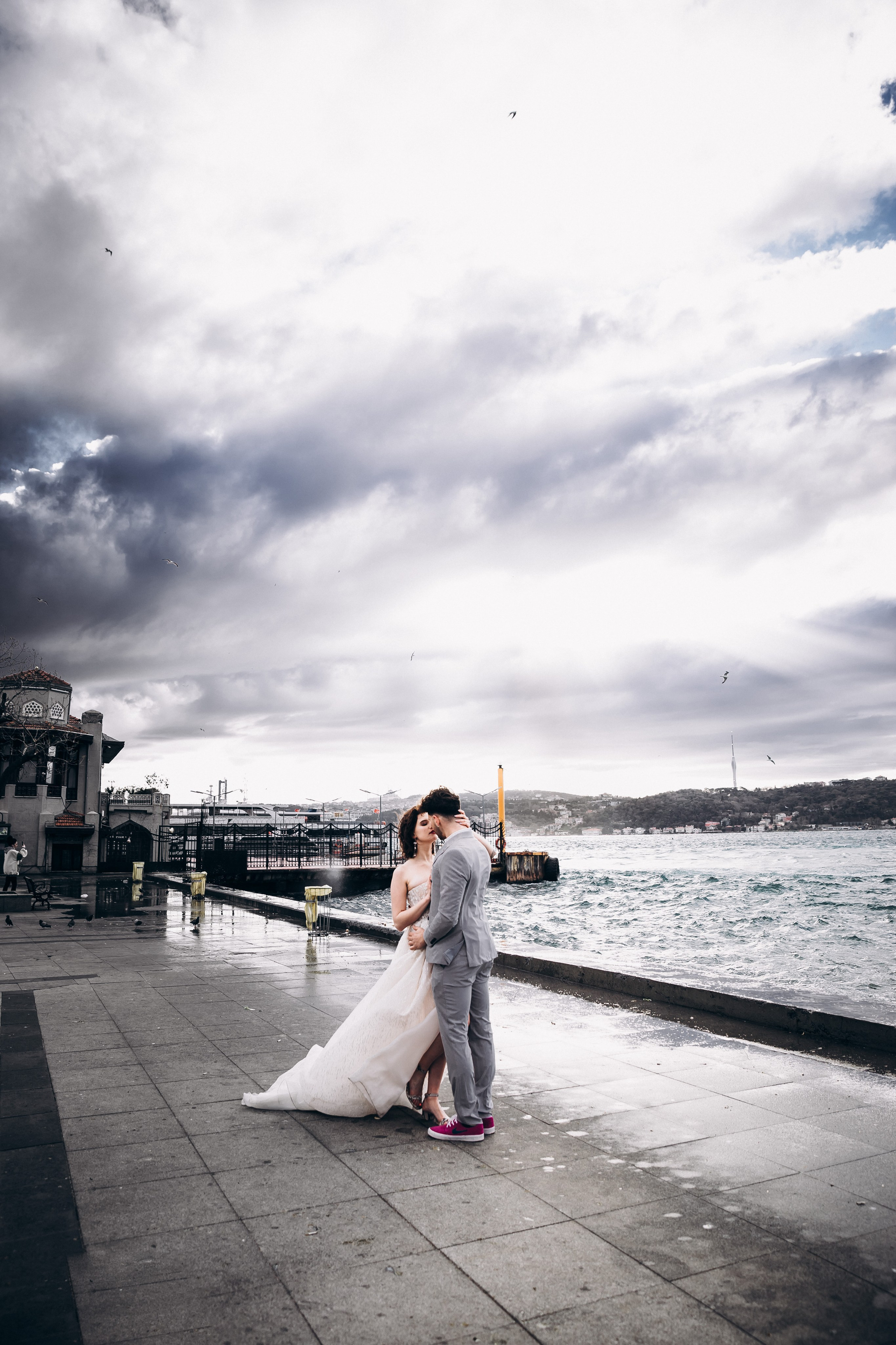 Couple enjoying seaside view of the Bosphorus – wedding photography in Istanbul and Lake Como.