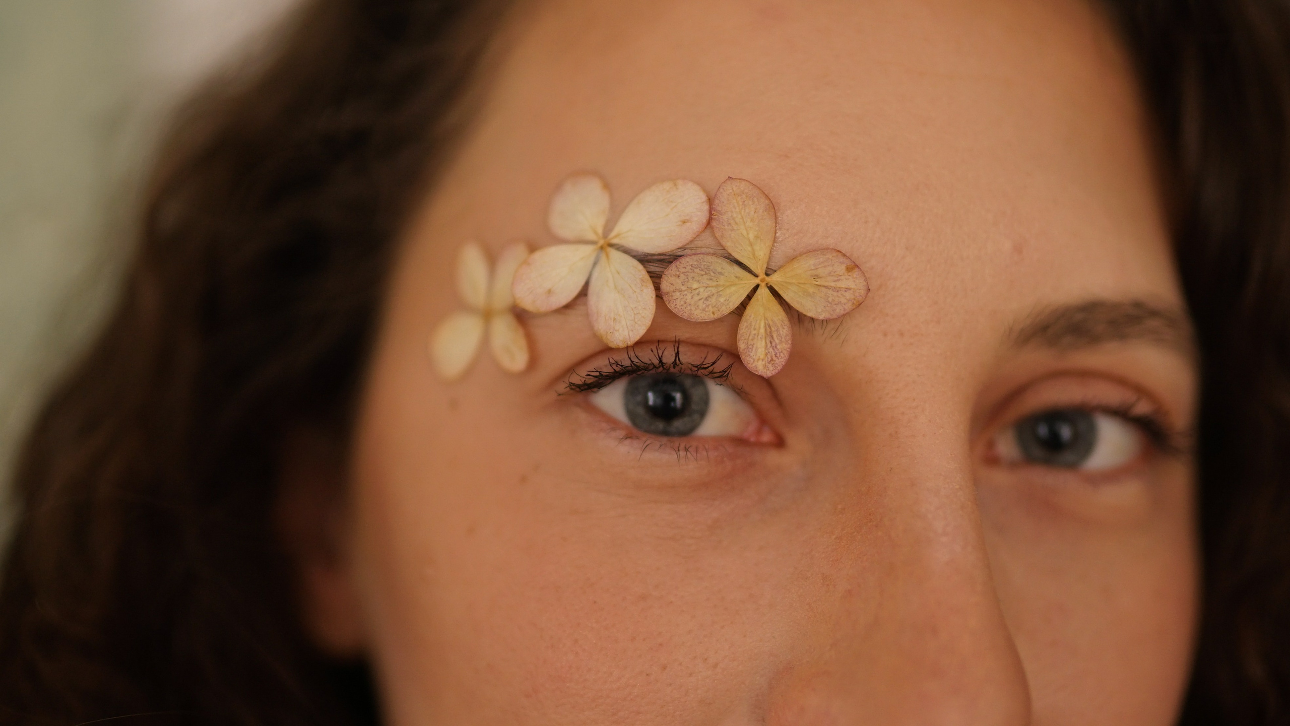 Fotografie de Portret Brașov | Artist Mădălina Beda. Madalina Beda- Artist vizual, fotograf, doula la nastere, consultant babywearing Brasov si in toata tara