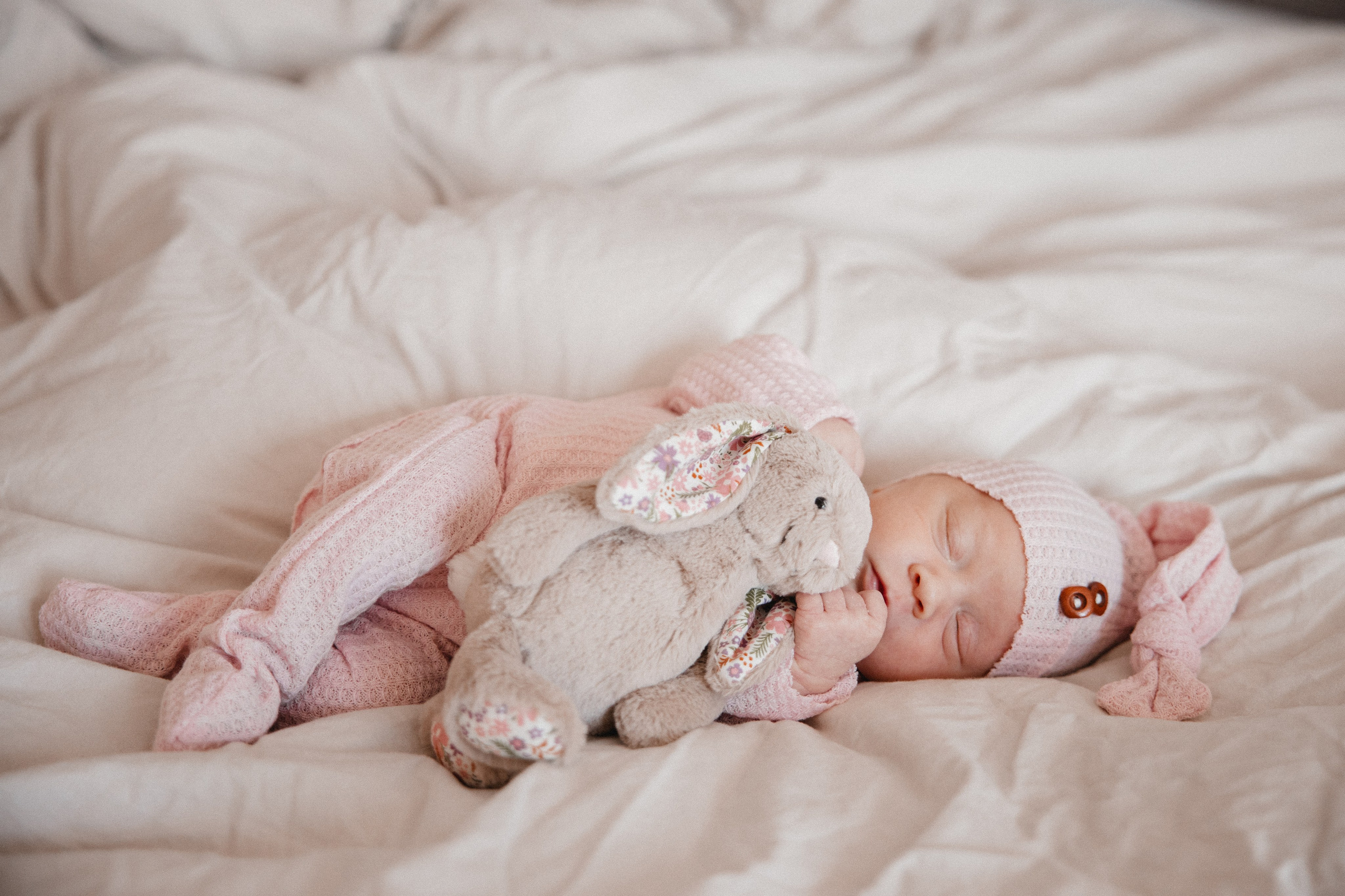 Neugeborenenfotos Zuhause. Hochzeitsfotografie |Hochzeitsfotograf Bochum | Hochzeitsfotograf Dortmund | Hochzeitsfotograf Essen | Hochzeitsfotograf Ruhrgebiet