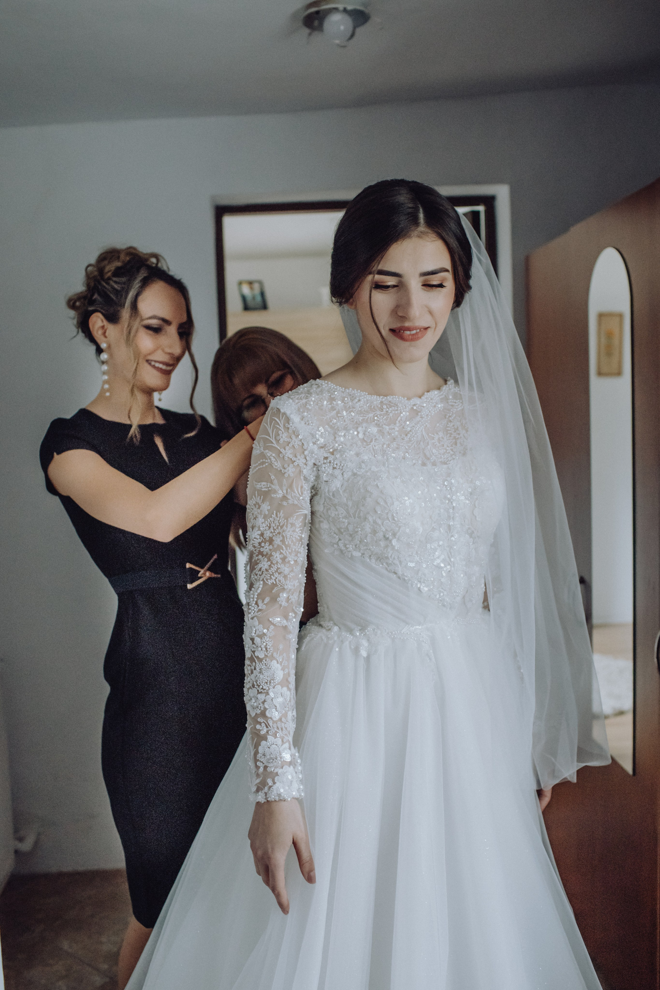 Adi & Angela. Wedding & couple photographer from Romania Rut Vetan